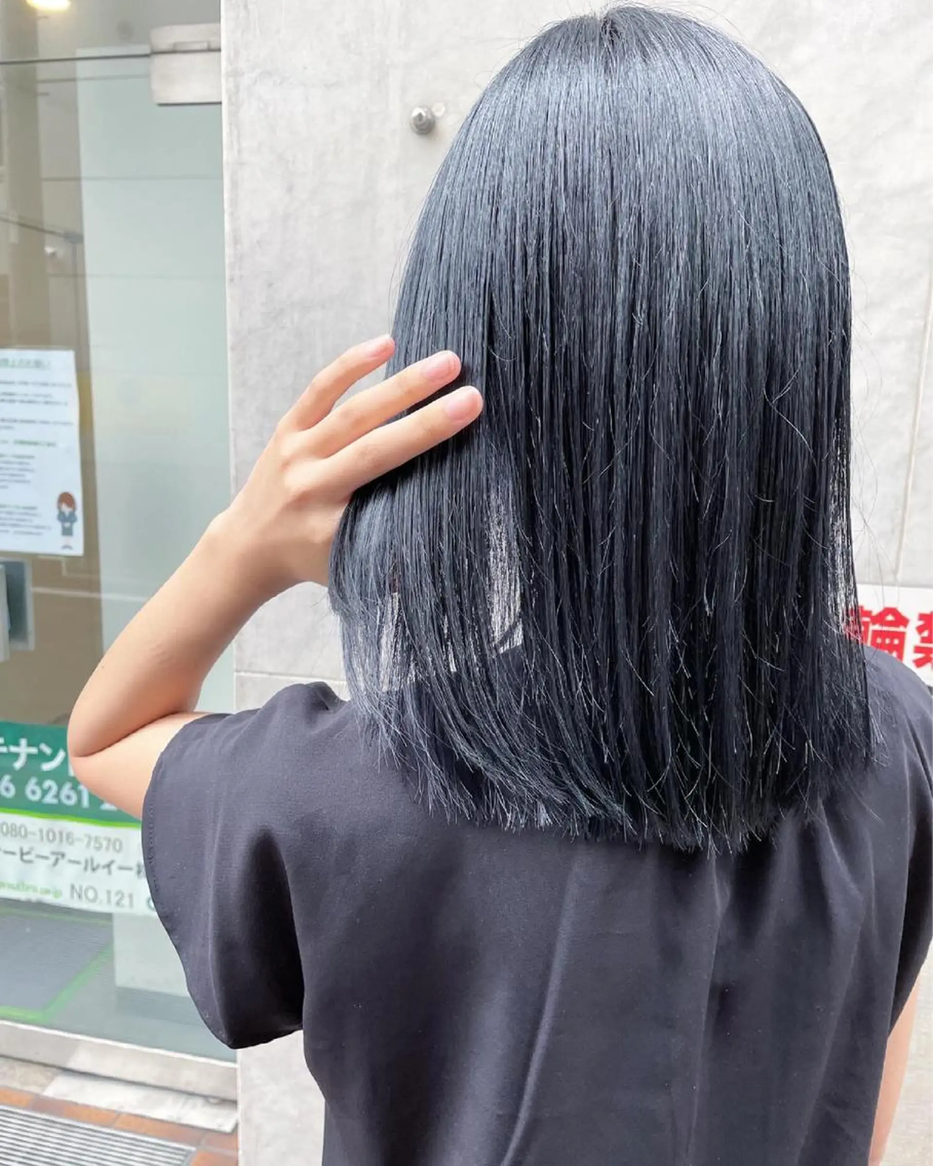 ミディアム カラー 黒髪 ブルーカラー ブルーブラック JIL BLAN 京都所属・RU RIのヘアスタイル