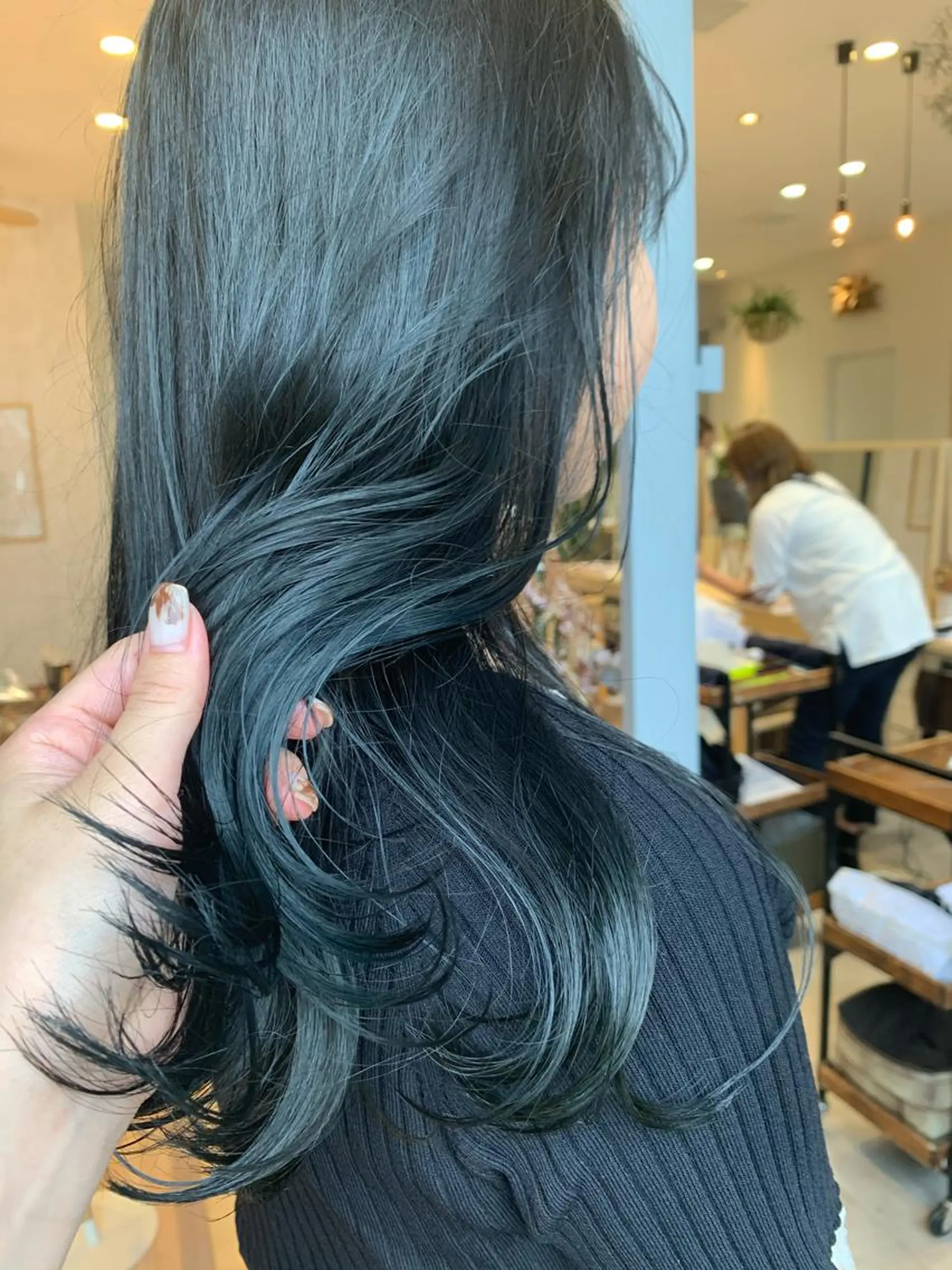 ミディアム カラー 吉原 由菜のヘアスタイル