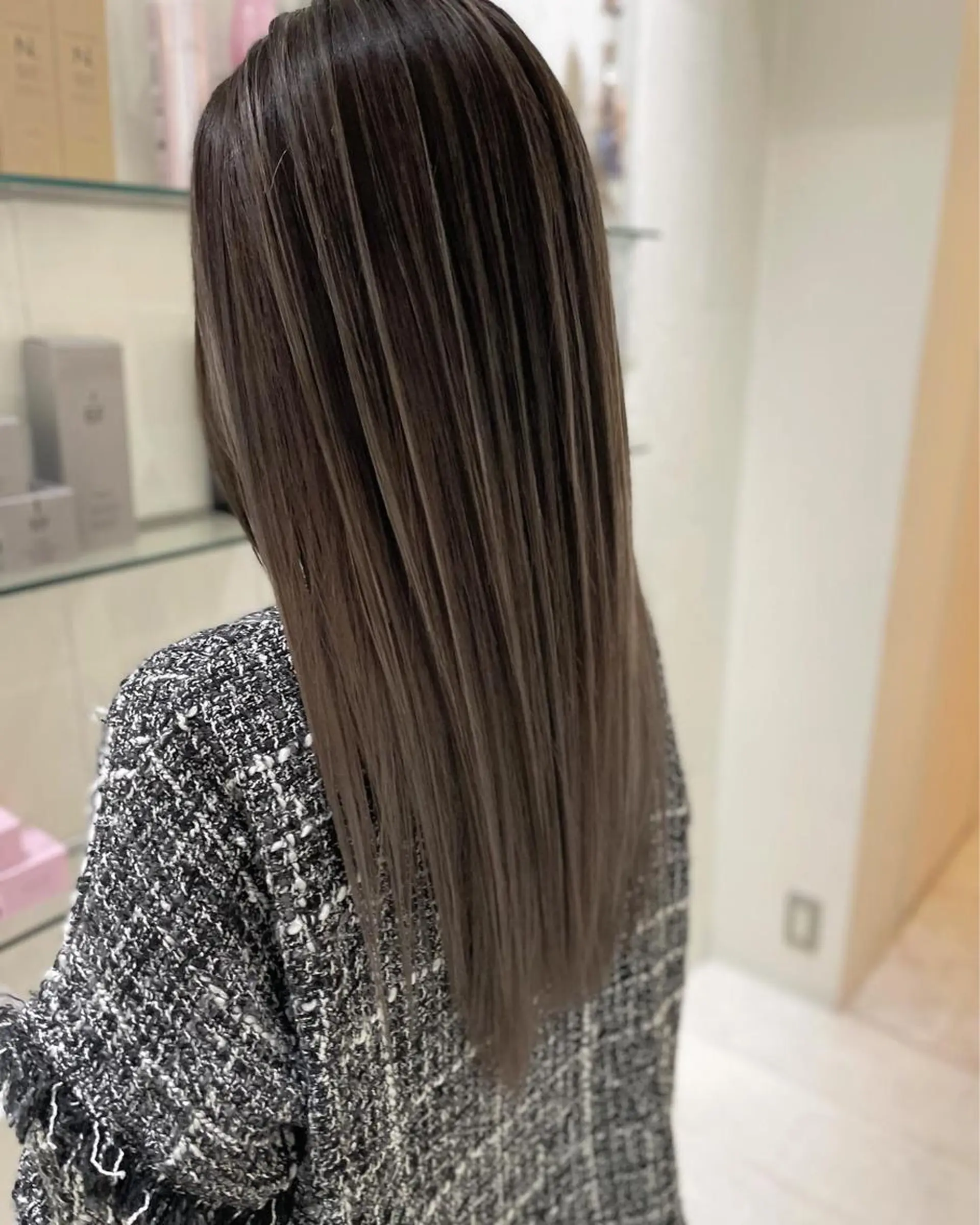 ロング カラー アッシュ ベージュカラー 透明感カラー ハイライトカラー 外国人風カラー ヘアカラー トリートメント 河合秀明/ハイライト /インナーカラーのヘアスタイル