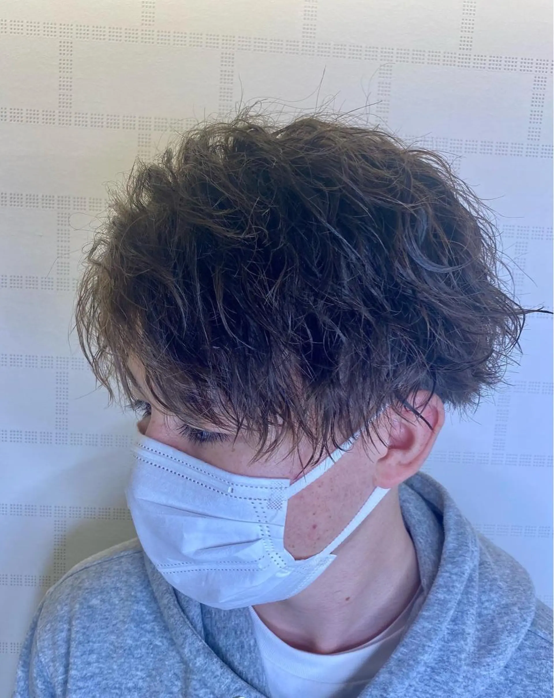 ショート パーマ メンズ センターパート メンズパーマ 塩谷黎✨ブリーチカラ ーメンズパーマ✨のヘアスタイル