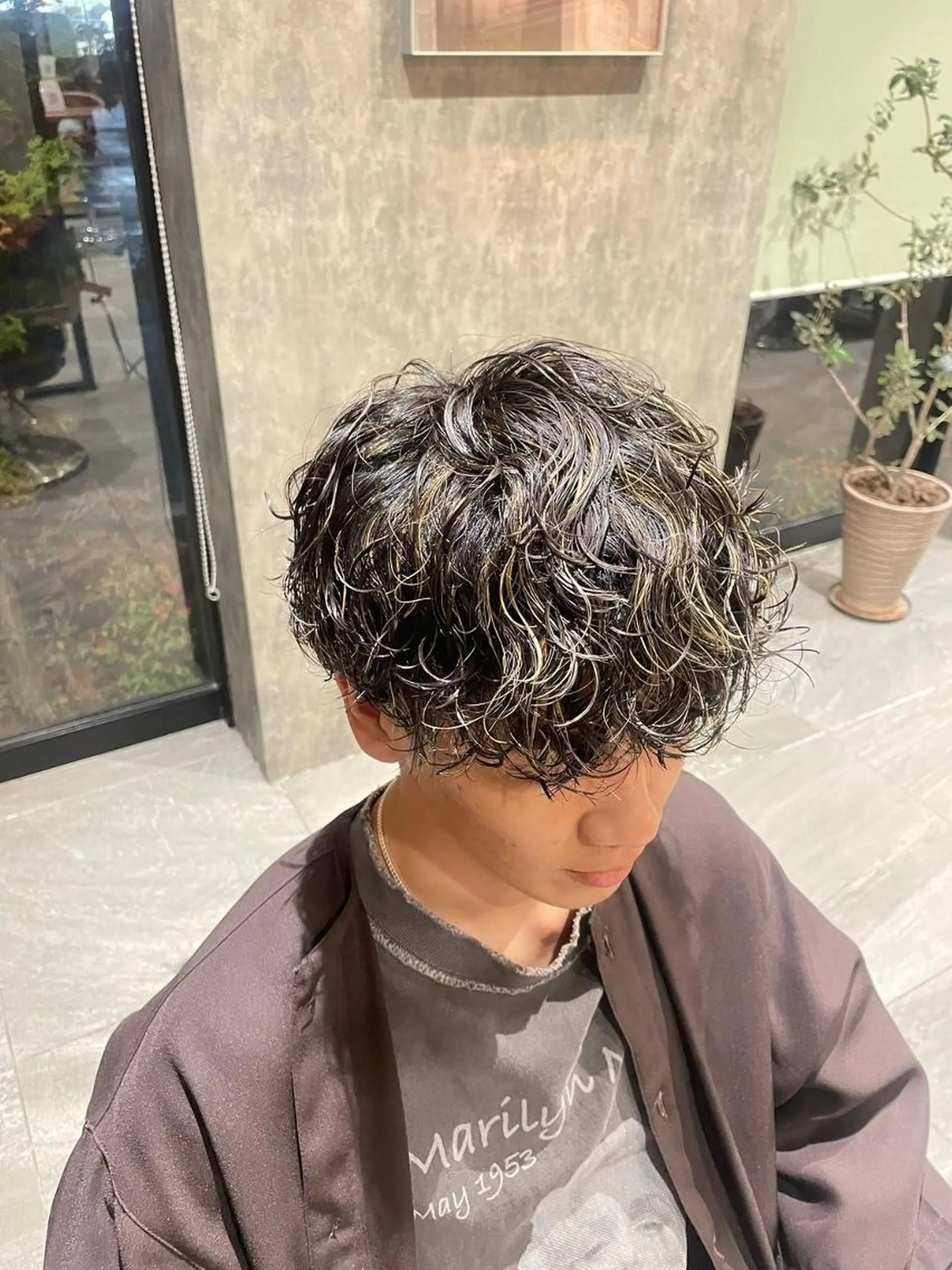 メンズ パーマ メンズパーマ プードルパーマ プードルパーマ earth 小林亮介 ブリーチ/ハイトーンのヘアスタイル
