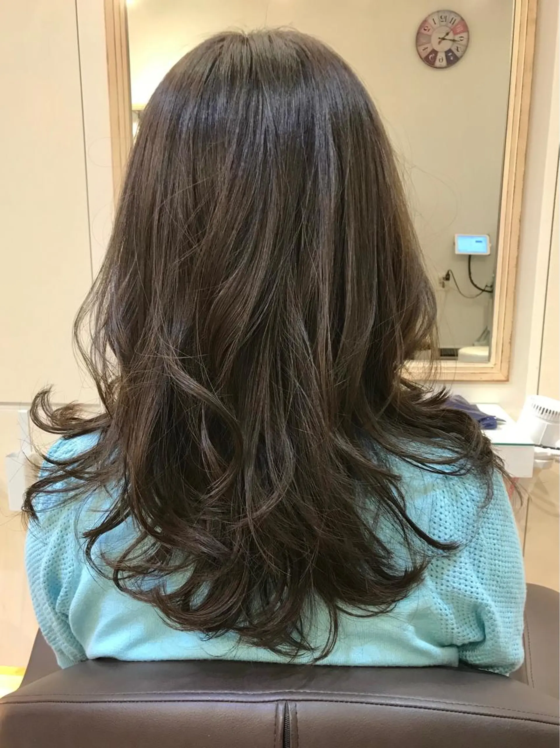 ロング カラー グレージュ レイヤーカット IVY hairdesign所属・⚪︎ YUNAのヘアスタイル