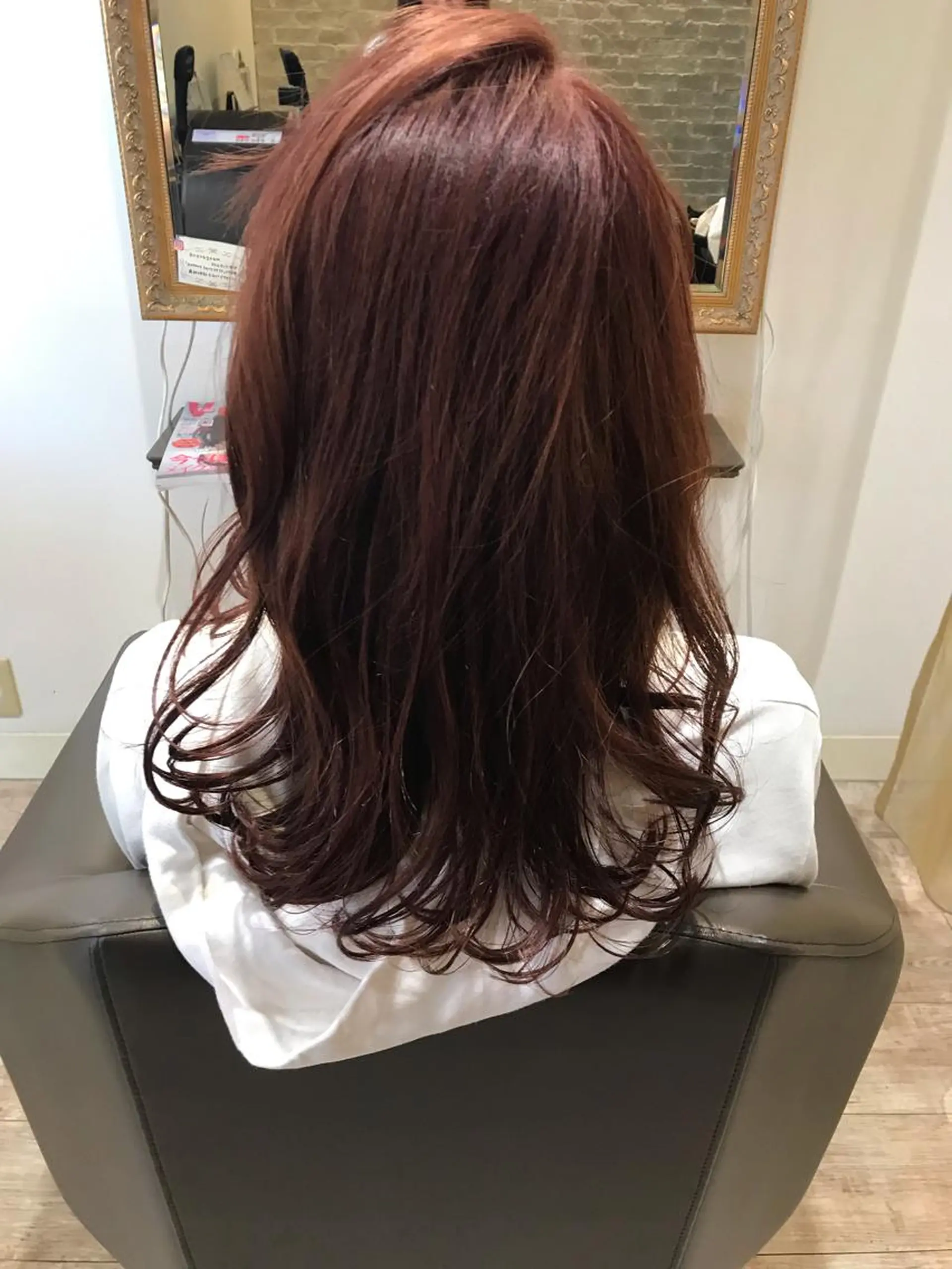 ロング カラー ブリーチ ピンクカラー 伊藤 康乃のヘアスタイル