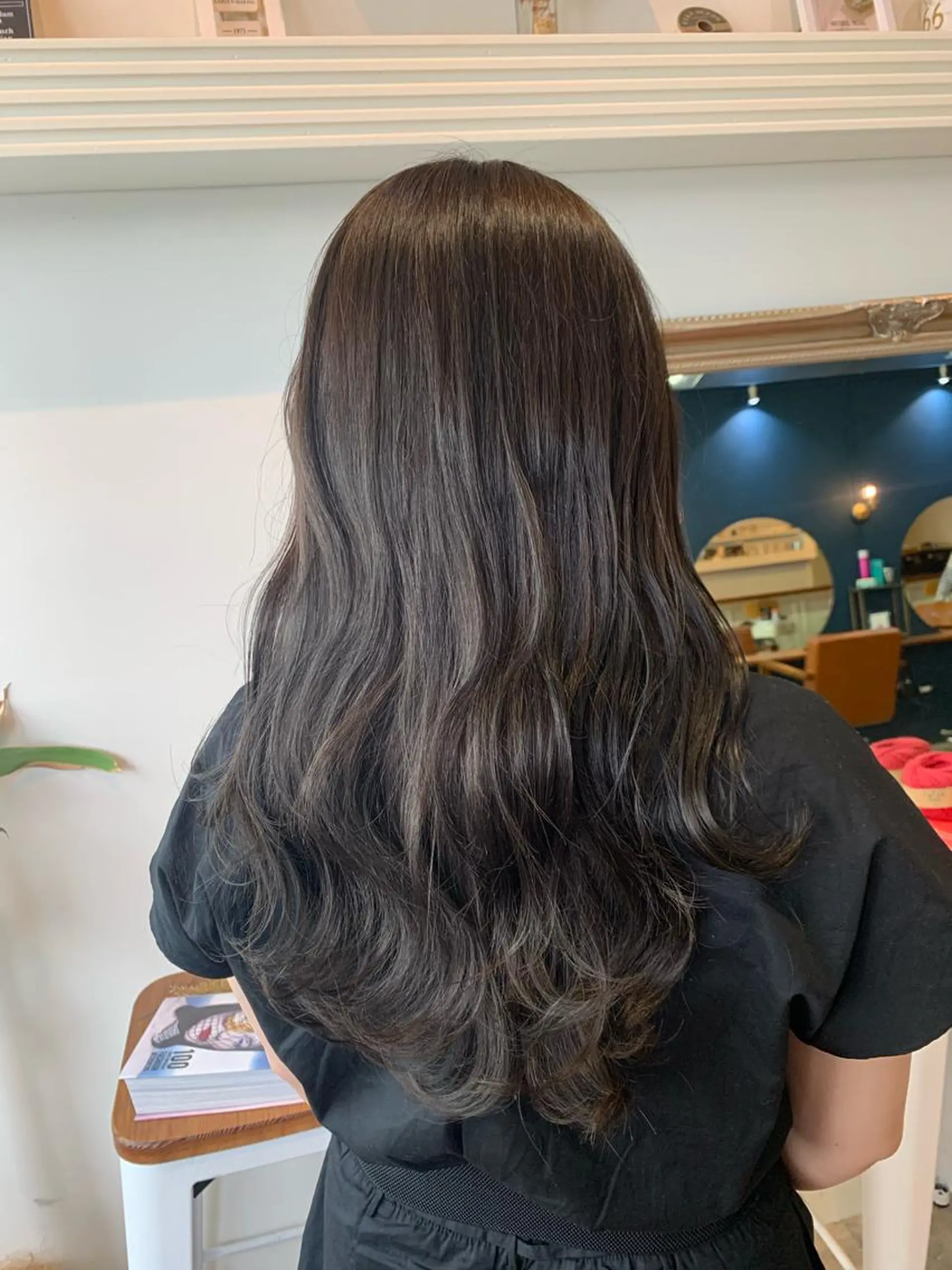 セミロング アッシュ ヘアカラー トリートメント ヘッドスパ ヘアセット 山口 竣也のヘアスタイル