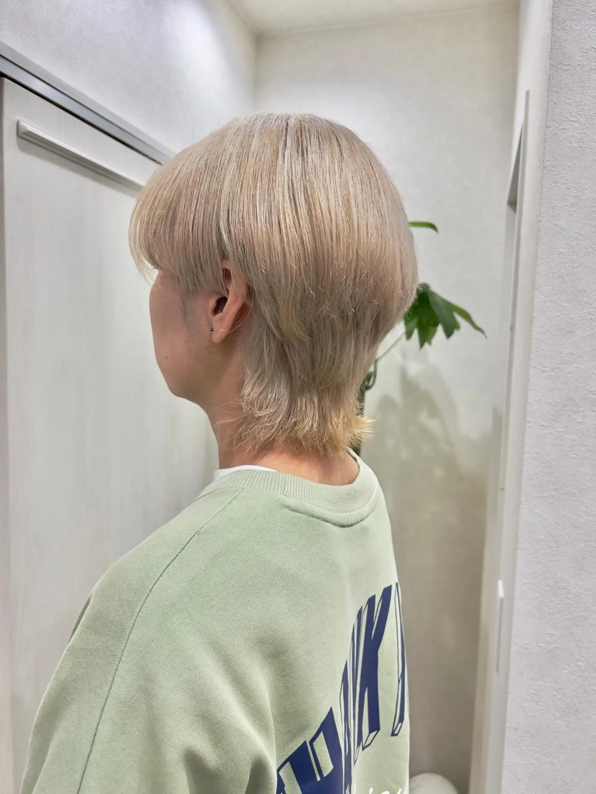ショート カラー ベージュカラー ホワイトベージュ ウルフカット 🍇おぐら めぐみ🍇のヘアスタイル