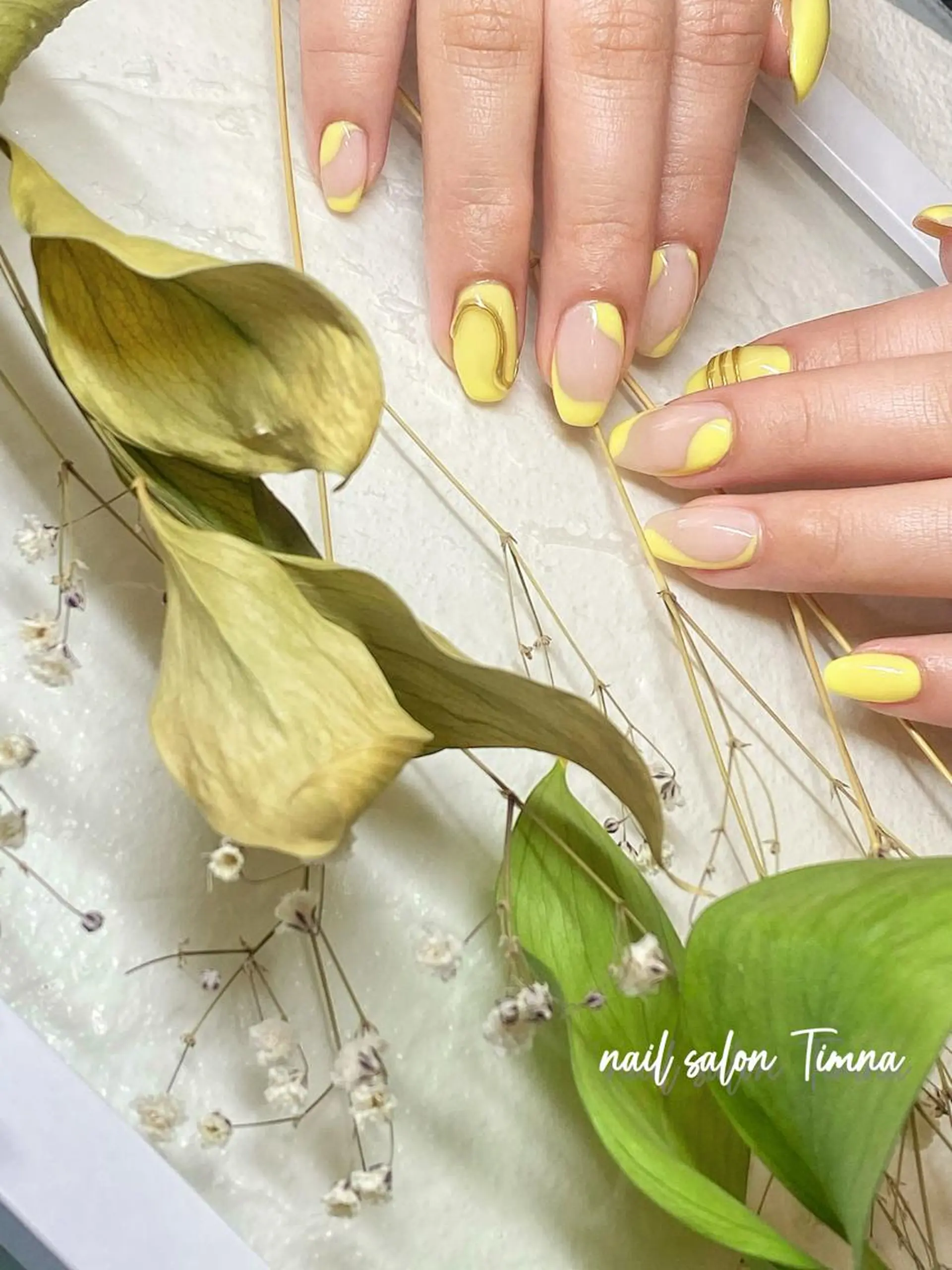 ミディアム ハンドネイル NAILSALON 🍔Timna🍟のネイルデザイン