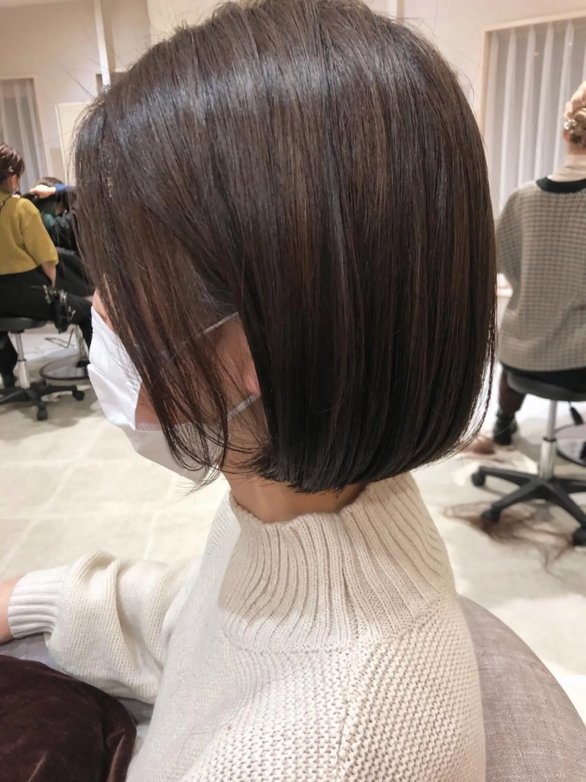 ミディアム カット 辻本 夏子のヘアスタイル