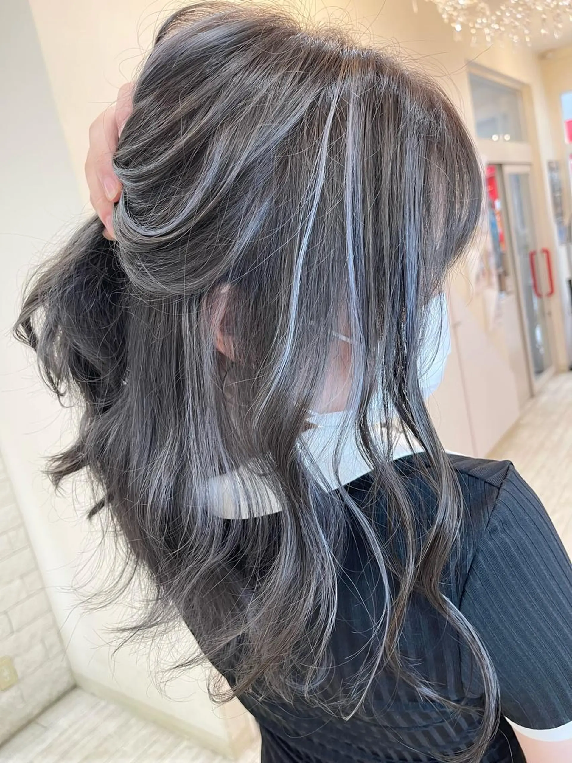 カラー ハイライトカラー シルバー 外国人風カラー 名古屋のピンク好き かずくん🦩のヘアスタイル