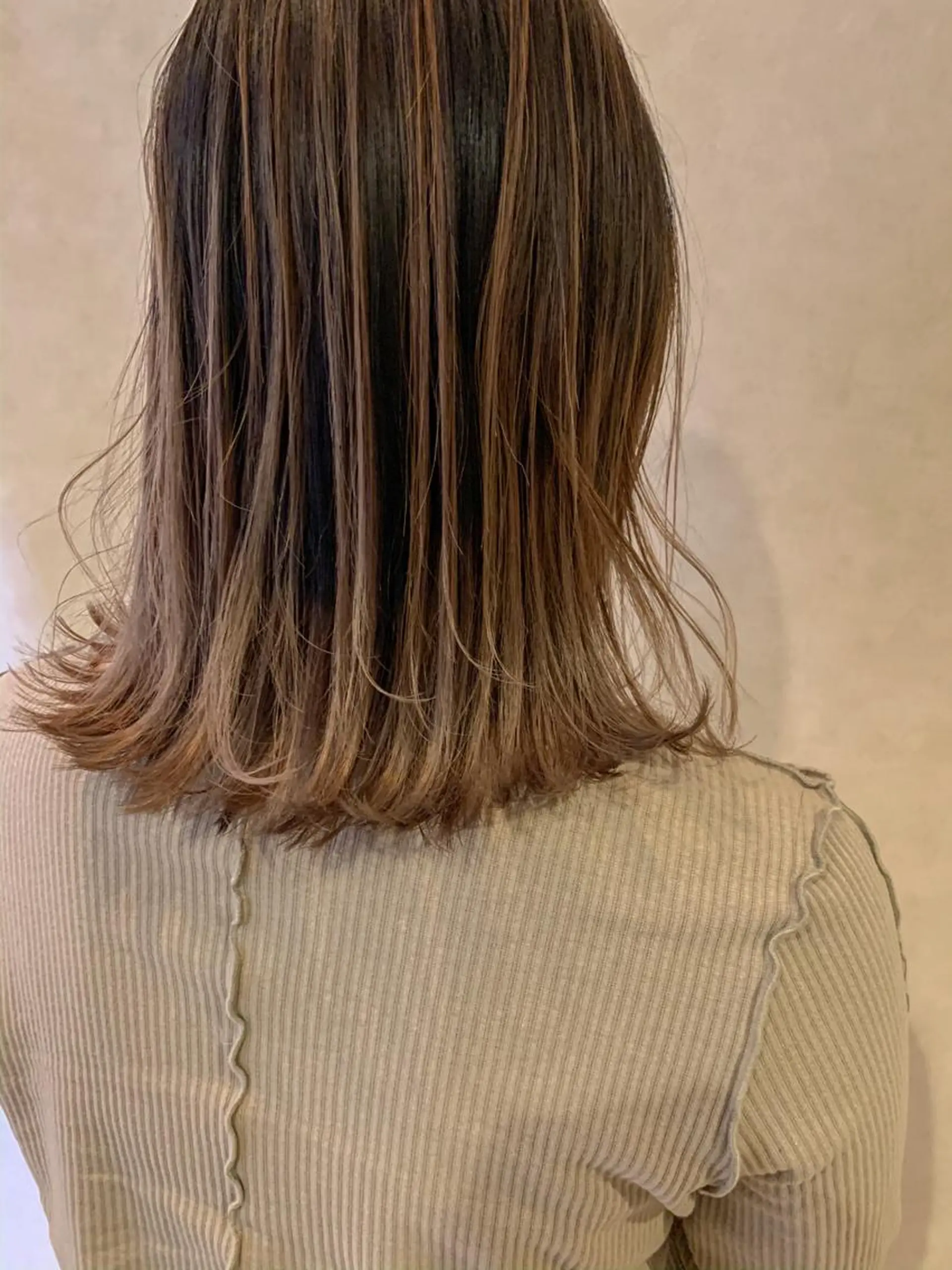 ミディアム レイヤーカット Lit所属・Lit.豊橋 夏目のヘアスタイル