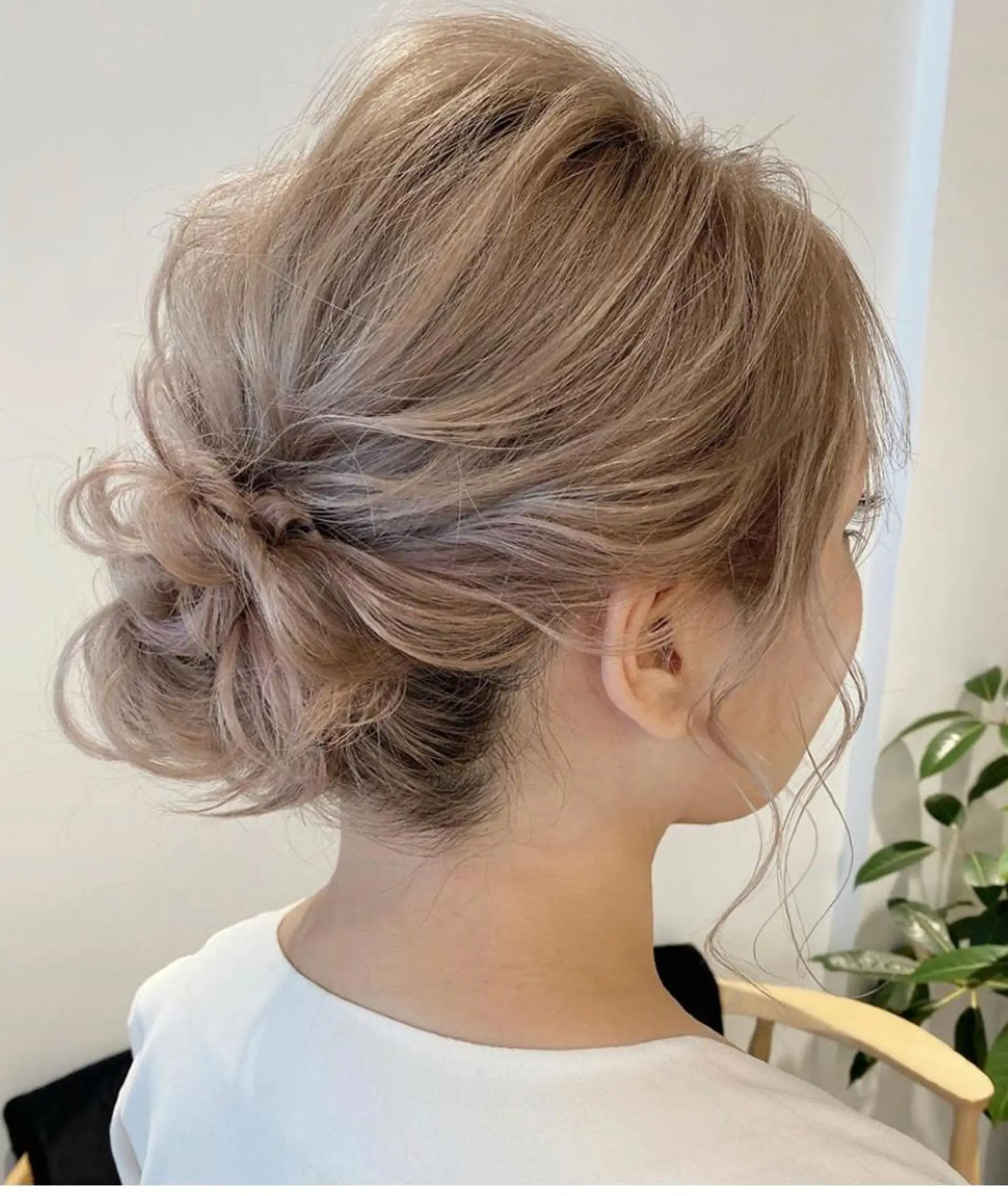 ミディアム ヘアセット カレンダー 弁天町Tomoのヘアスタイル