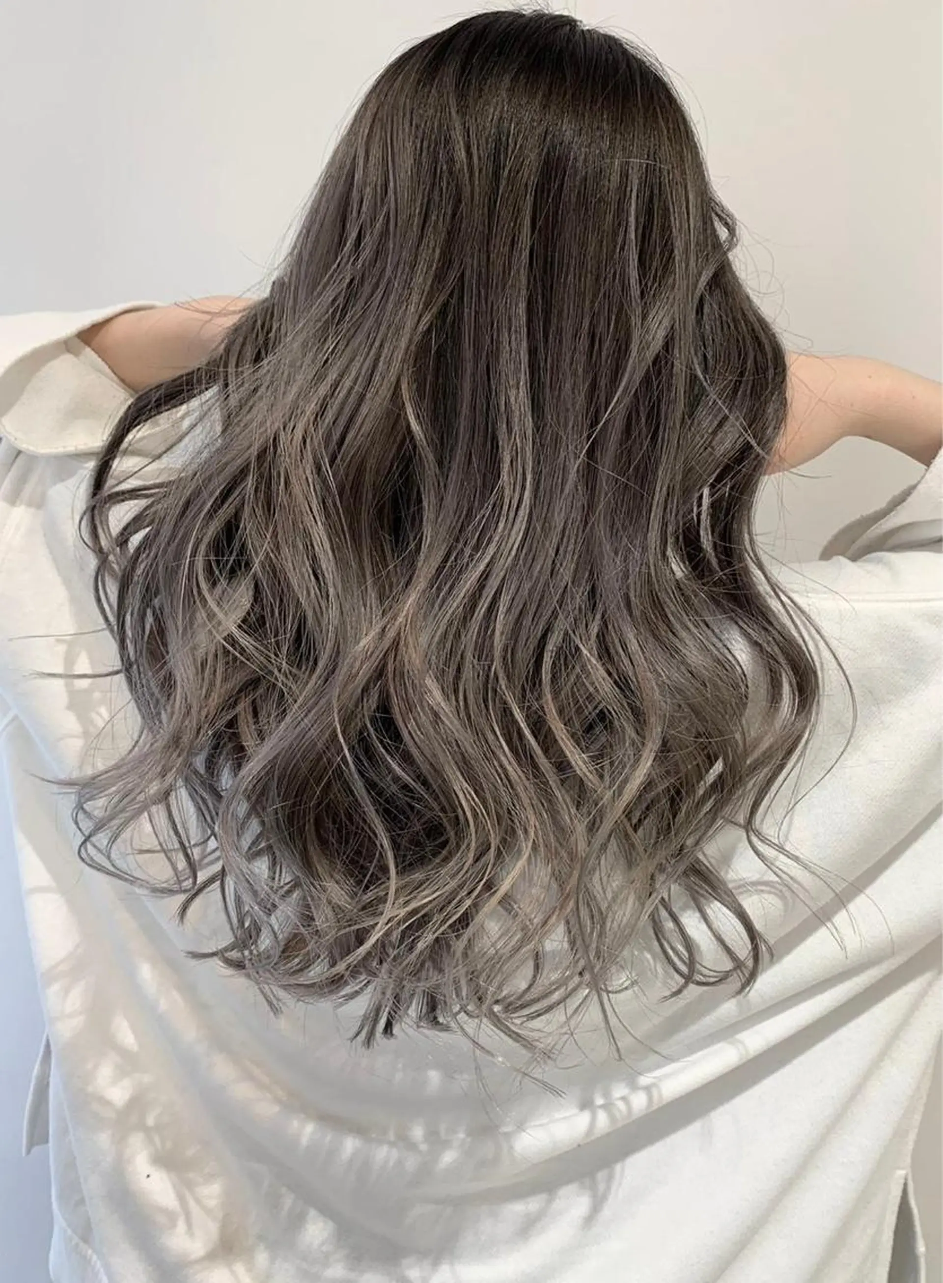 セミロング アッシュ フレンチガーリー 髪質改善 オン眉 カット ヘアカラー トリートメント 公式 Ease by amble luxeのヘアスタイル