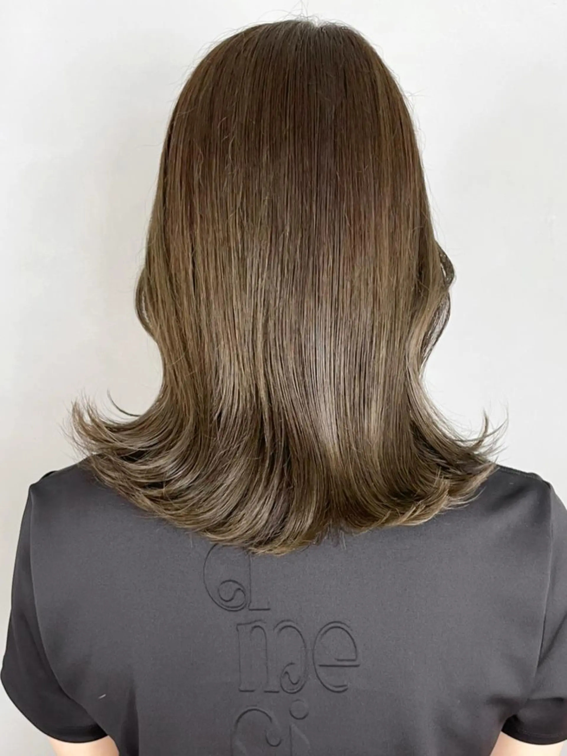 ミディアム カラー パーマ ヘアアレンジ ベージュカラー オリーブベージュ ITbyALBUM 下北沢店のヘアスタイル