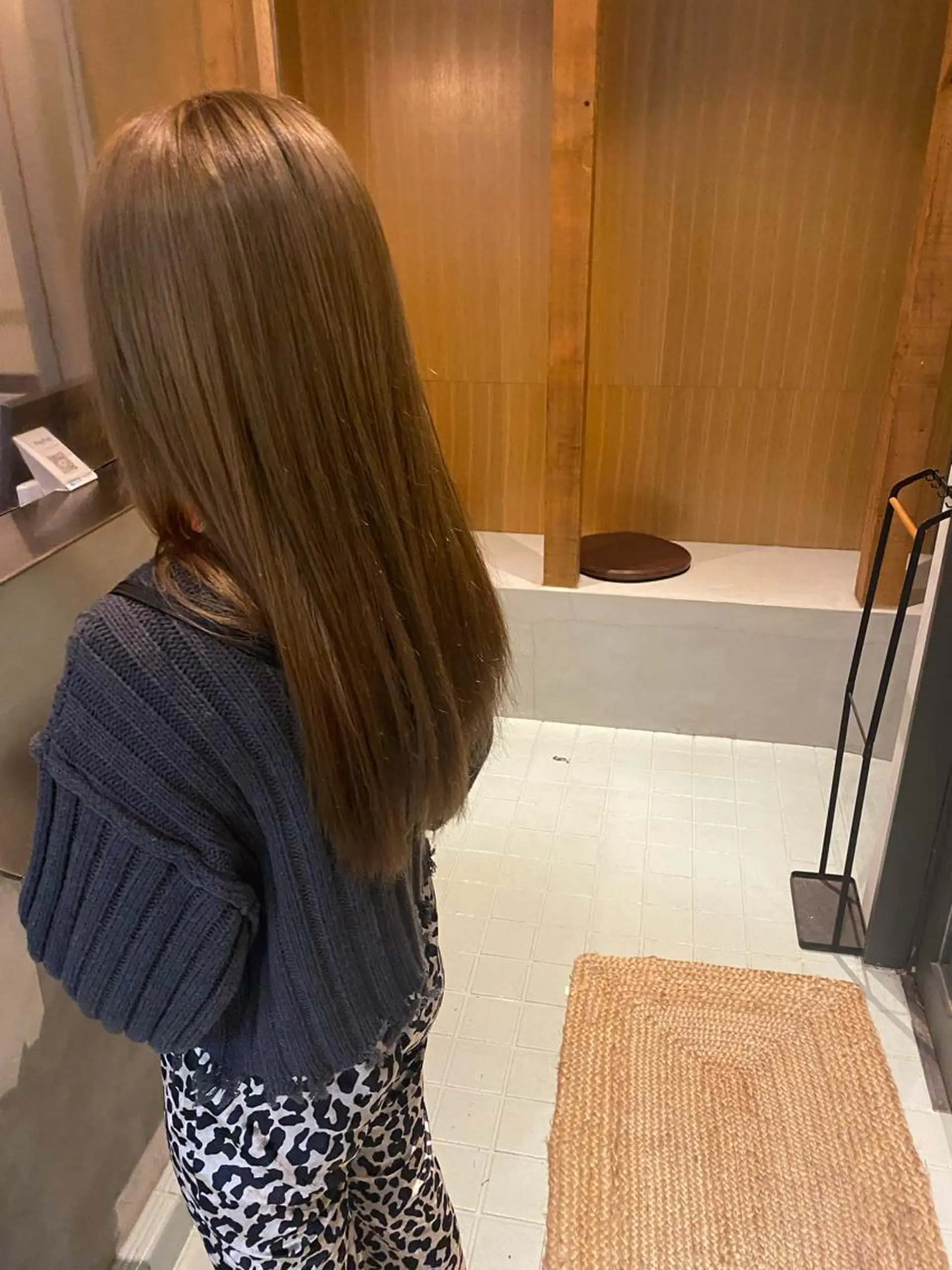 ロング カラー ベージュカラー ミルクティーベージュ 室岡 桃子のヘアスタイル
