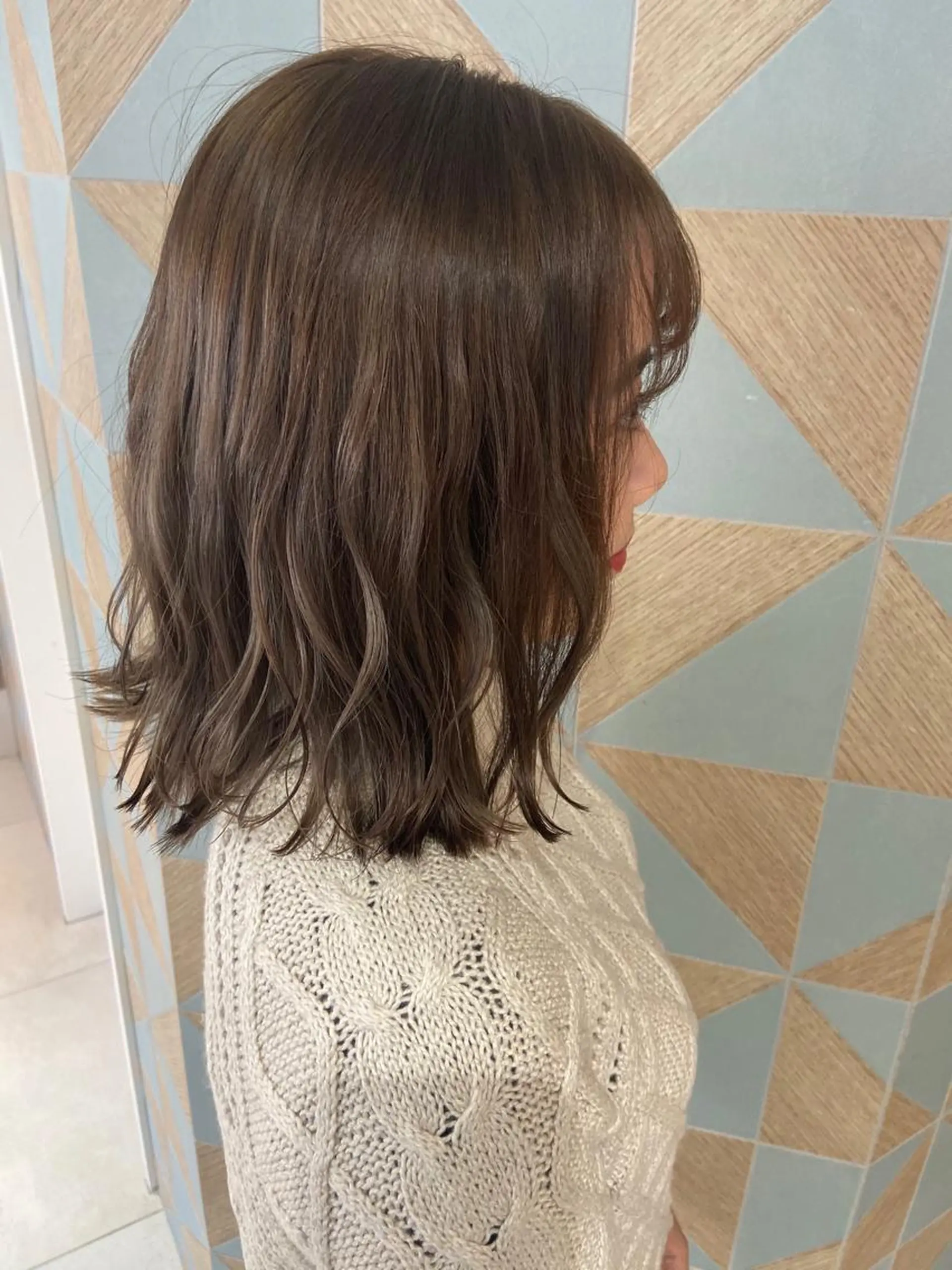 ミディアム カラー アッシュ ベージュカラー ヘアカラー トリートメント SALOWIN所属・小栗 麻衣のヘアスタイル