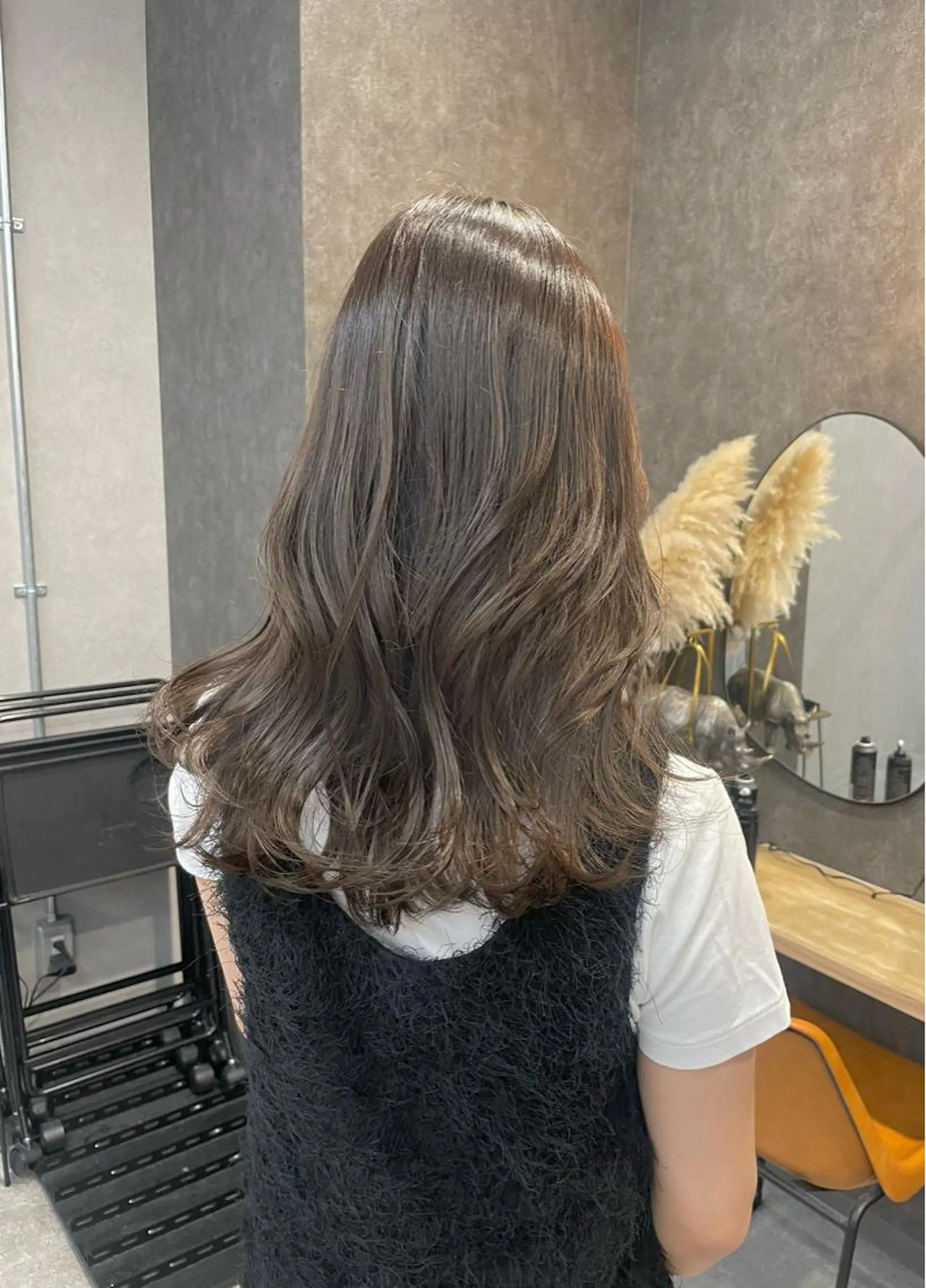 ミディアム カラー グレージュ いなみね はるきのヘアスタイル
