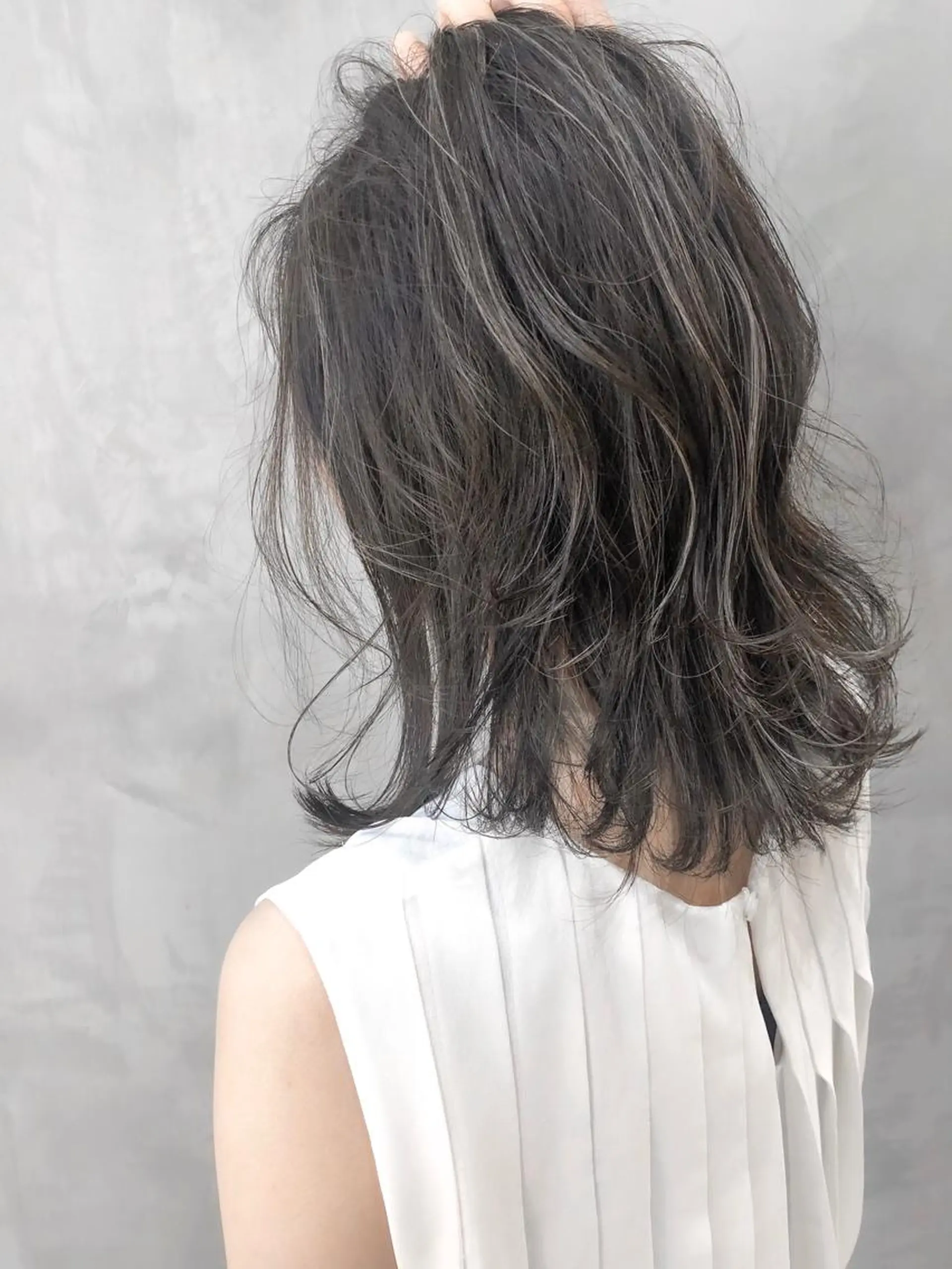 ミディアム カラー パーマ ヘアアレンジ メンズ メンズハイライト ハイライトカラー ハイライト カット ヘアカラー トリートメント TOMO GEEKS代表のヘアスタイル
