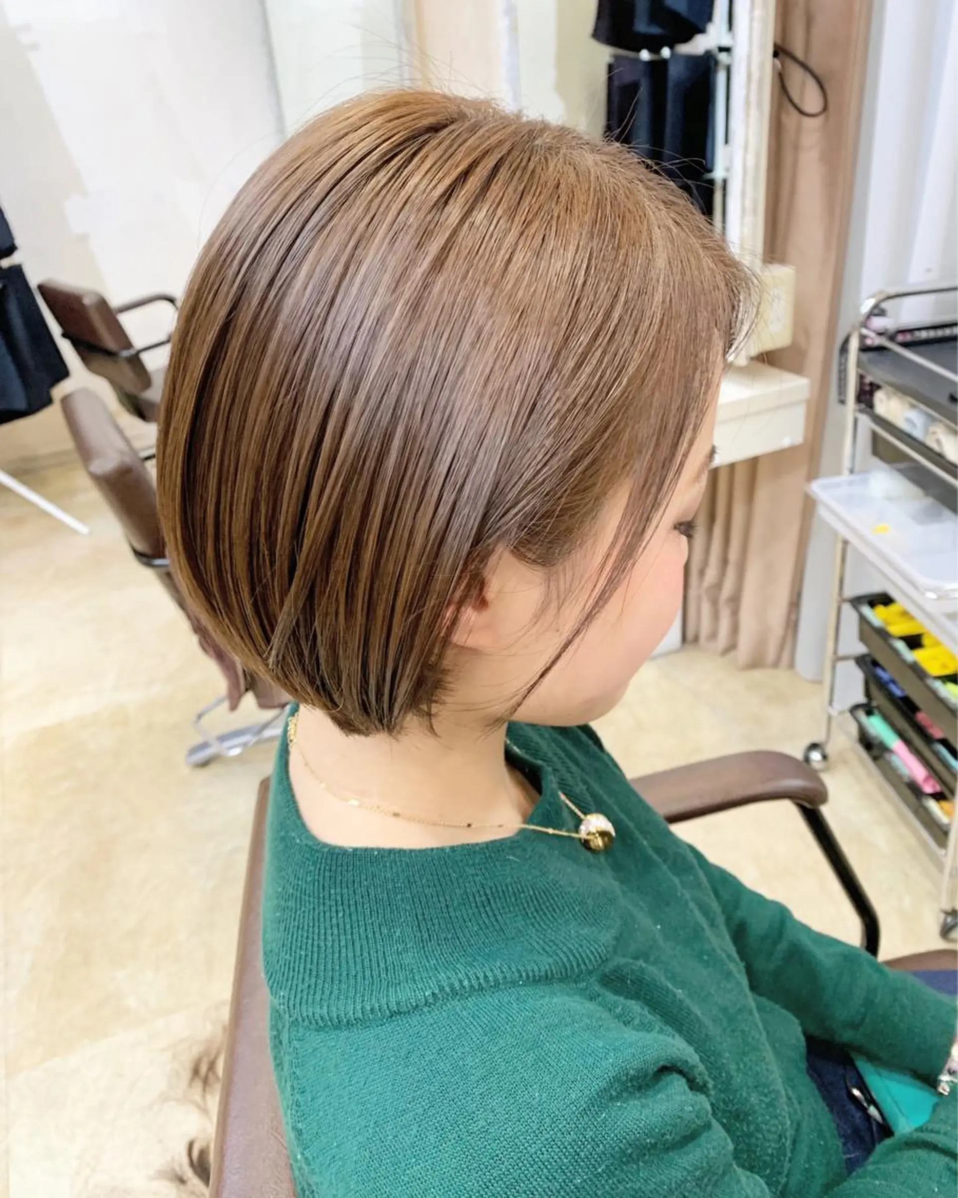 ショート カラー パーマ ヘアアレンジ メンズ キッズ ネイル マツエク・マツパ 結婚式・ブライダル 前下がりボブ ショートボブ メンズバレイヤージュ センターパート 角床直哉 カラーカットNO 1のヘアスタイル