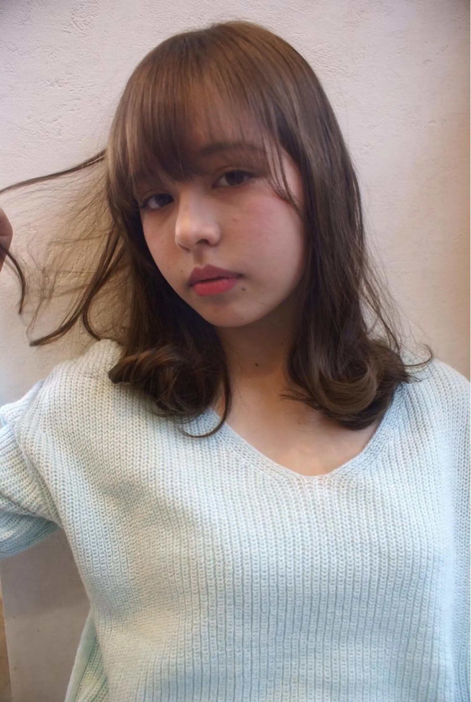 ミディアム カラー グレージュ シンプル+αな デザインを 松崎陸のヘアスタイル