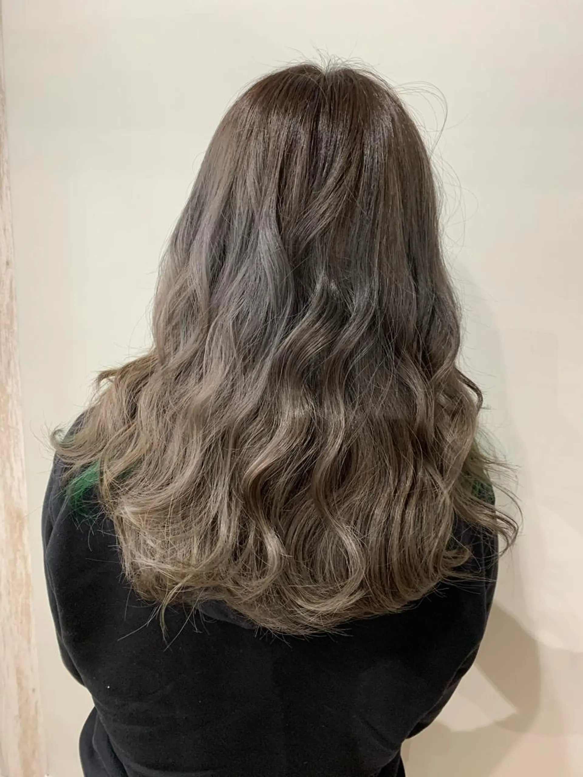 カラー グレージュ オリーブグレージュ オリーブグレー ハイトーンカラー RYUのヘアスタイル