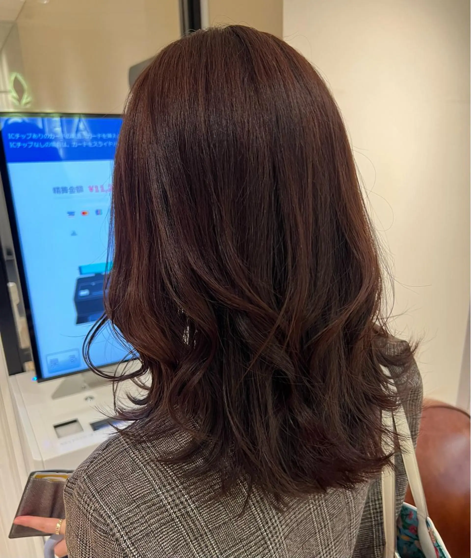 セミロング カラー ベージュカラー ブラウンカラー くびれヘア 髪質改善 縮毛矯正 カット ヘアカラー トリートメント 🧡くびれヘア/前髪 顔周り🧡久原結衣のヘアスタイル