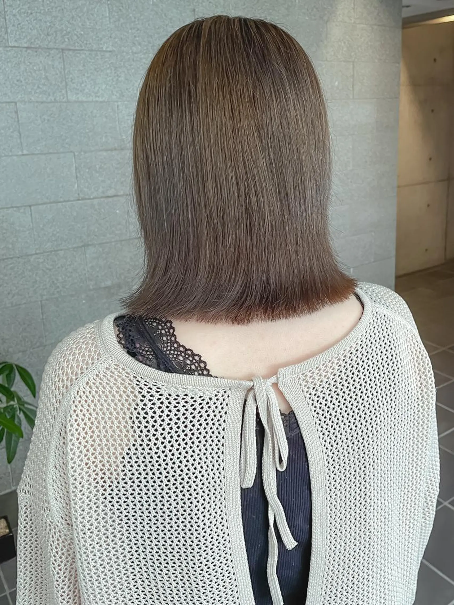 ミディアム カラー ベージュカラー ブリーチ ブリーチなしカラー オリーブベージュ 髪質改善 ROUTE KOUTAのヘアスタイル