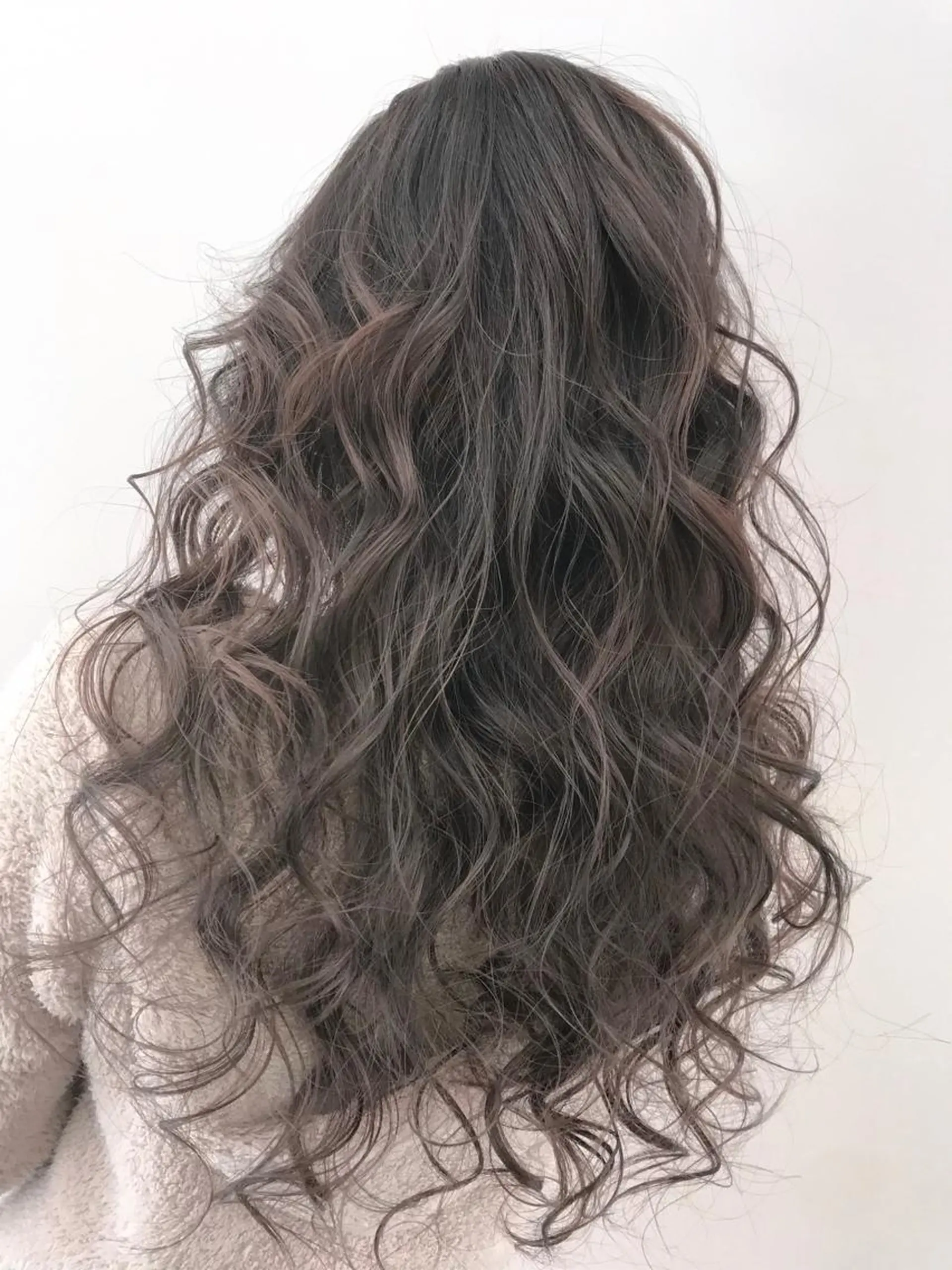 ロング カラー ヘアアレンジ ヘアカラー シアーベージュニスト 🥣大石亜里紗のヘアスタイル