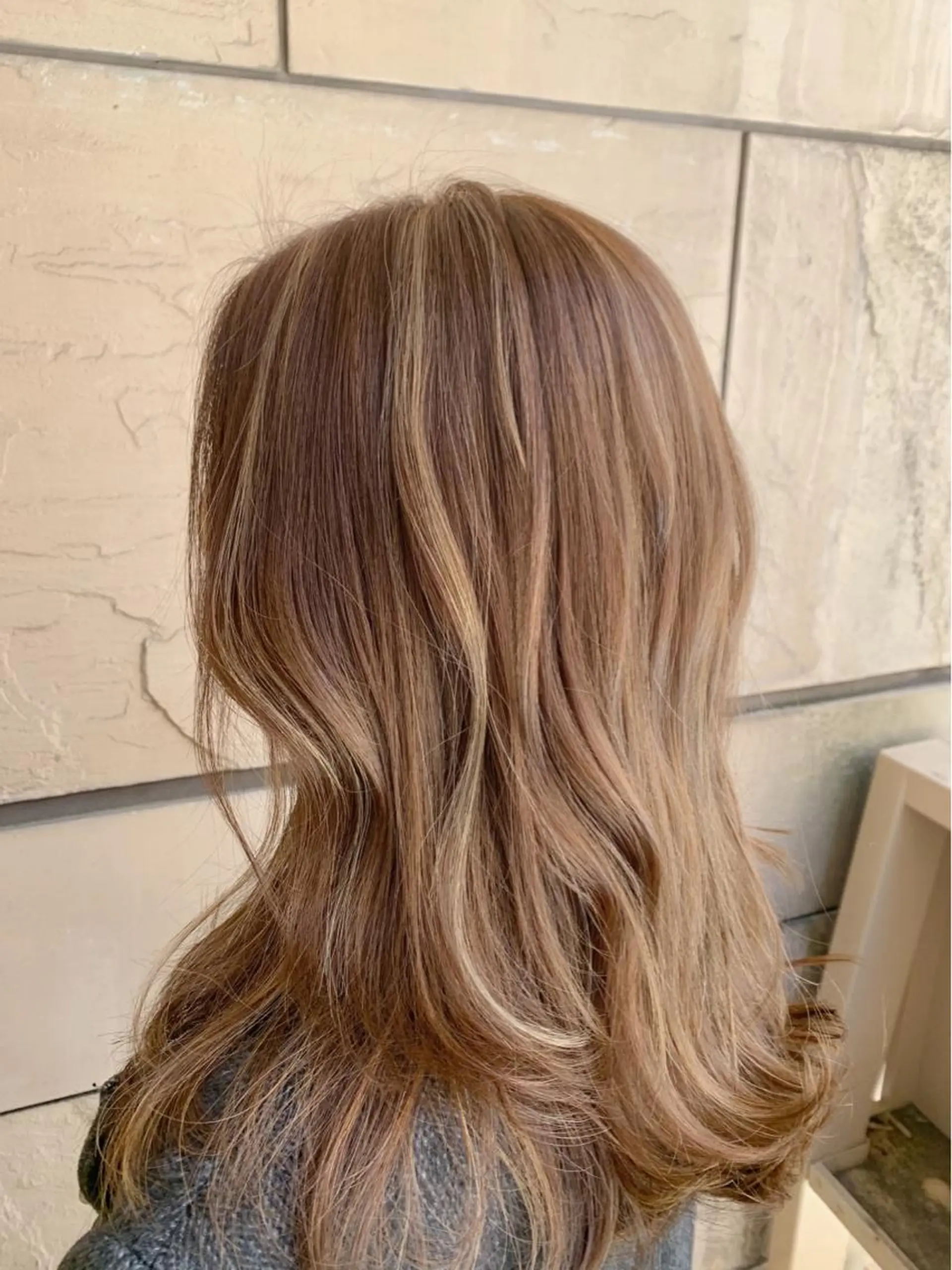 セミロング カラー ハイライトカラー ハイライト ヘアカラー トリートメント バレイヤージュ KAZUMAのヘアスタイル