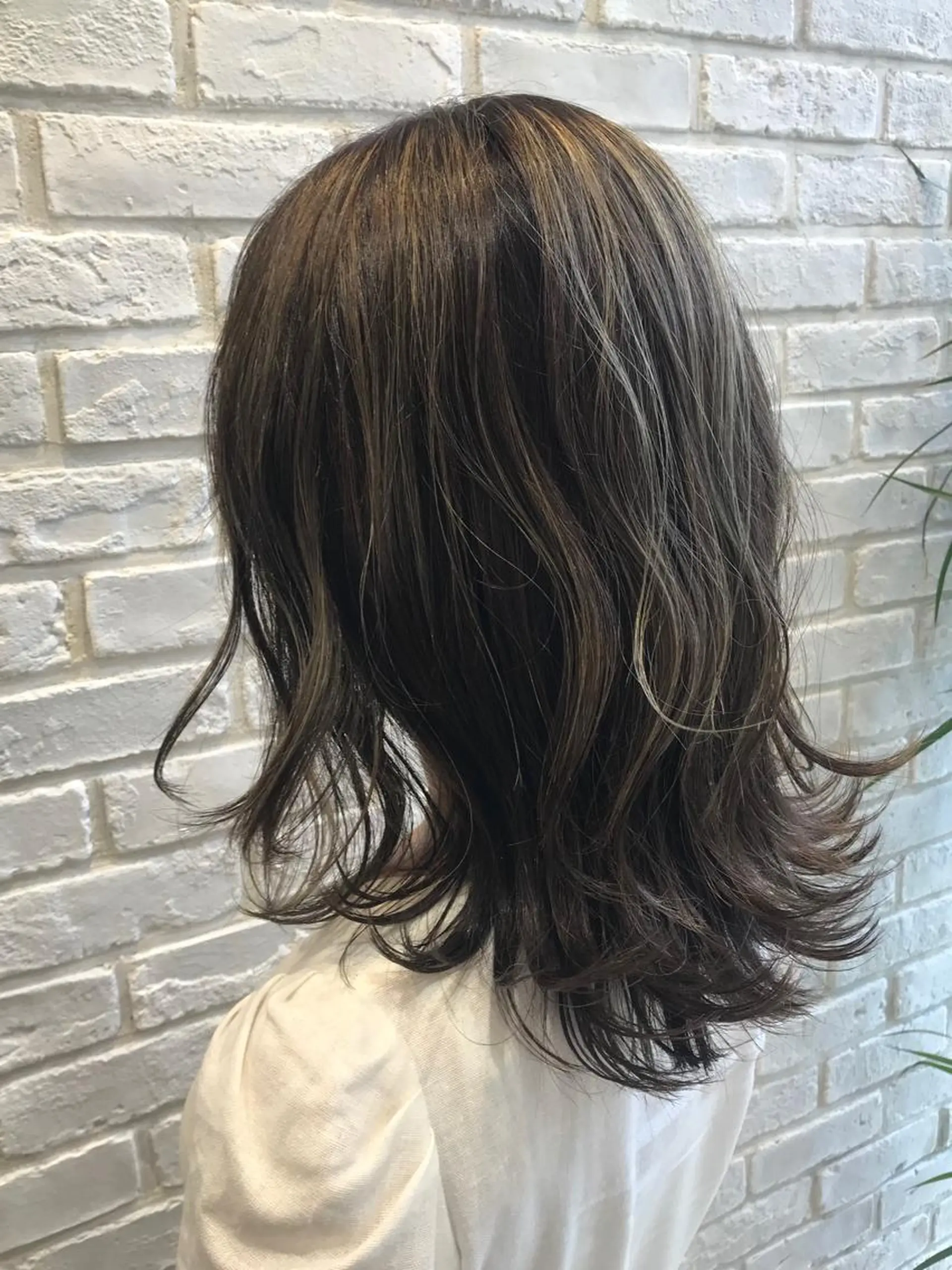 セミロング カラー ハイライトカラー ハイライト カット ヘアカラー トリートメント 小野 かなこのヘアスタイル