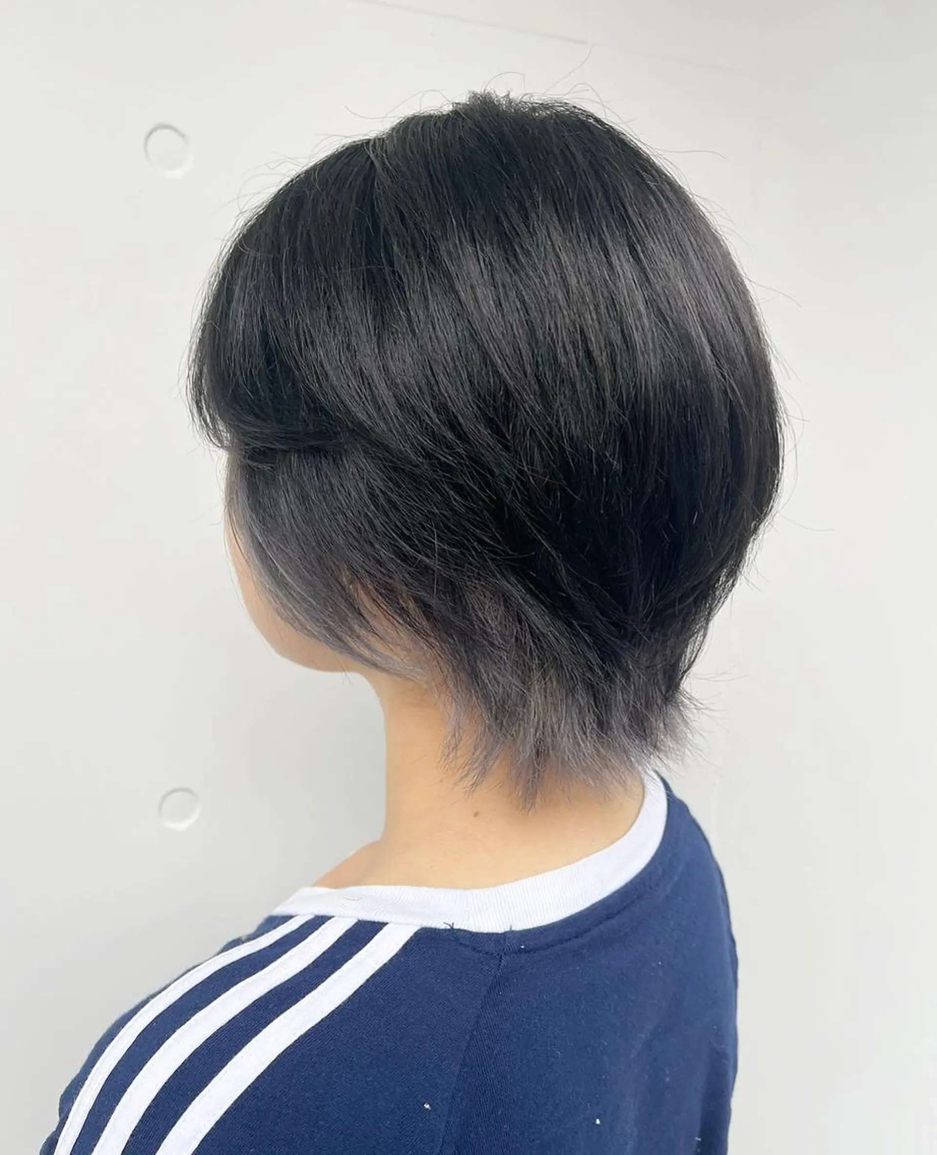 ショート カラー アディクシーカラー ベージュカラー 黒髪 ブリーチ ブルーカラー ヘアカラー 藤澤 夏実/インナーカラーのヘアスタイル