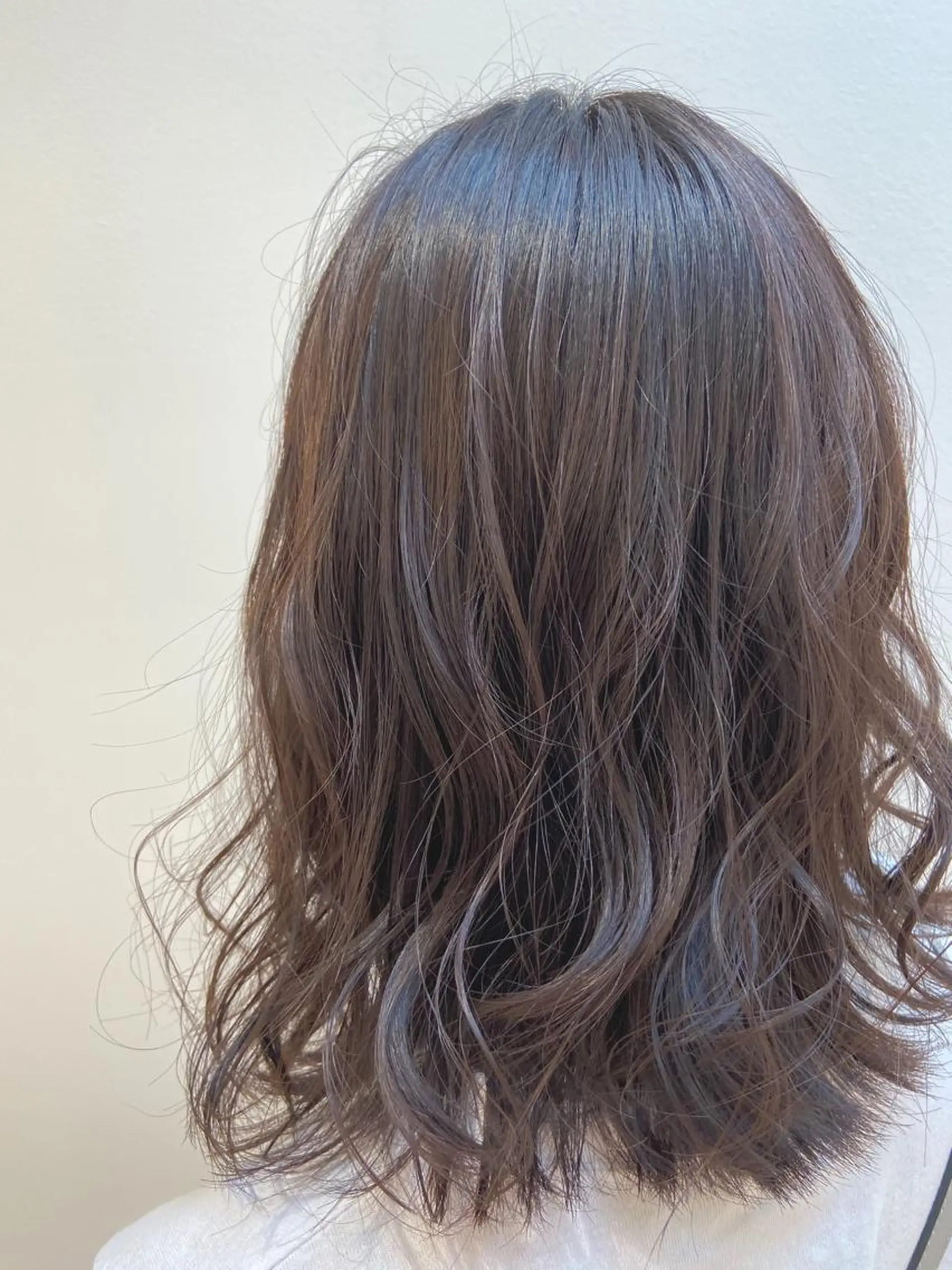 セミロング loca by tree所属・うる艶暖色カラー HARUNAのヘアスタイル