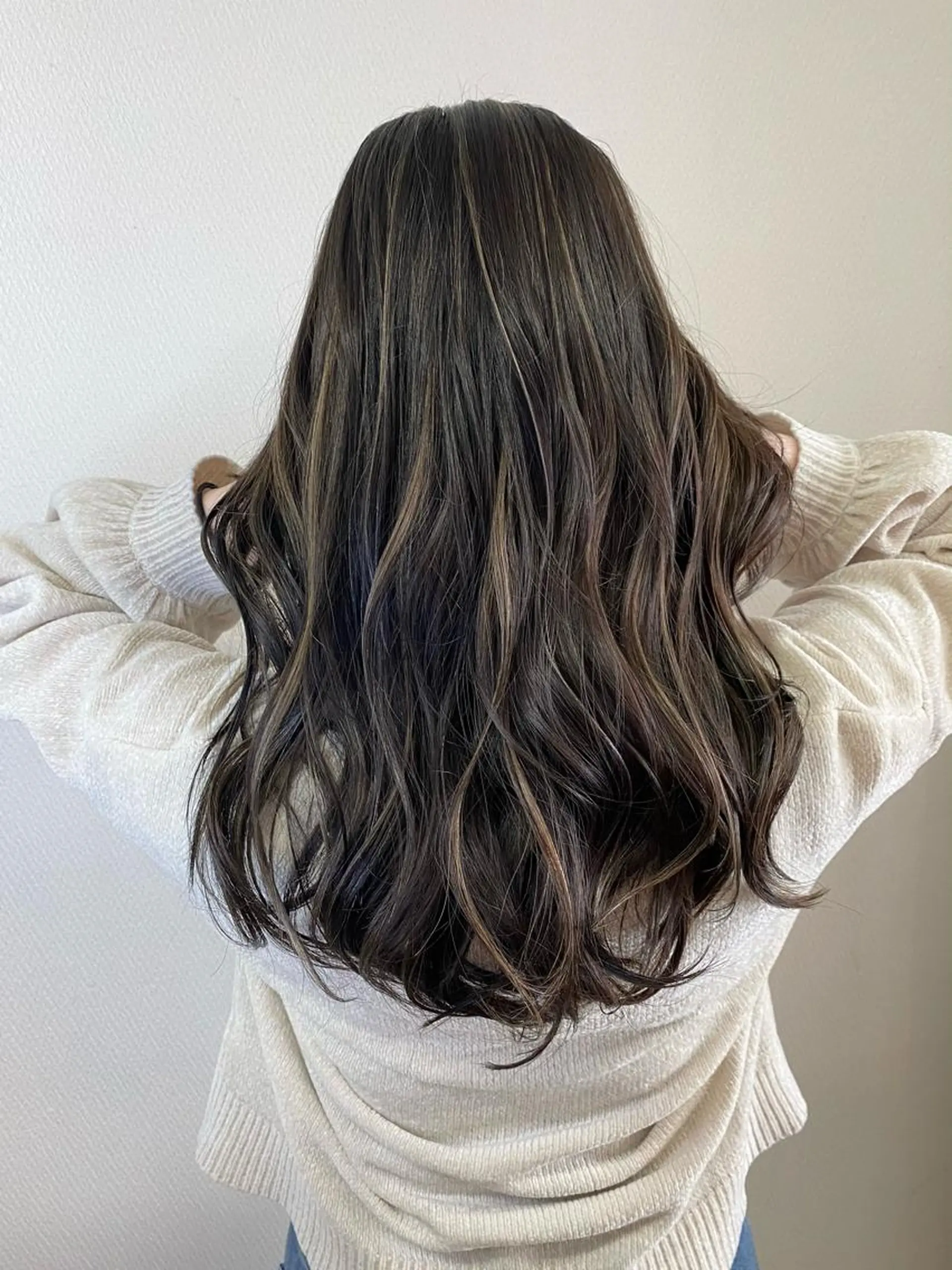 ロング カット ヘアカラー 山本 茉希のヘアスタイル