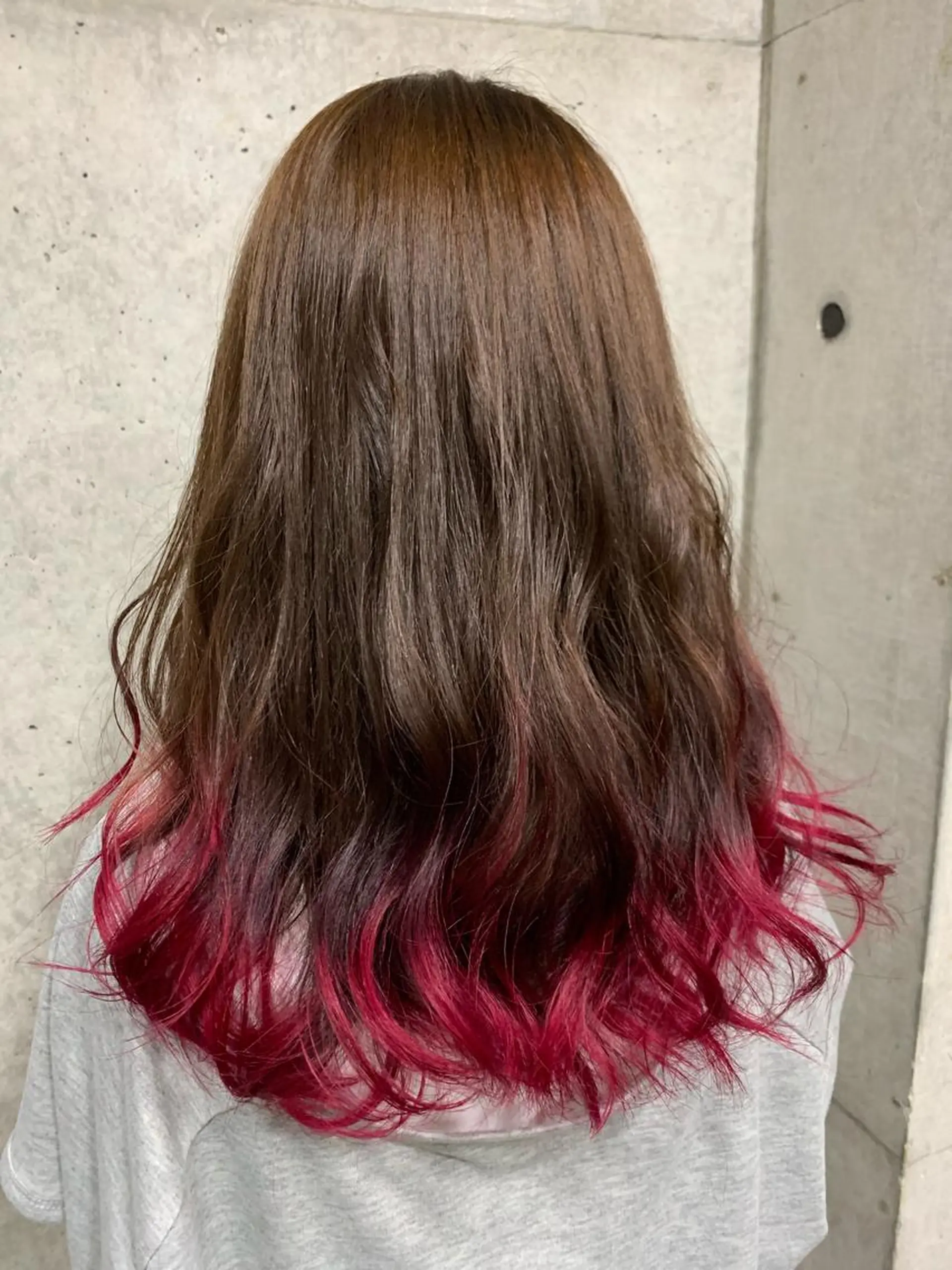 ロング カラー ブリーチ ピンクカラー 小林 美央のヘアスタイル