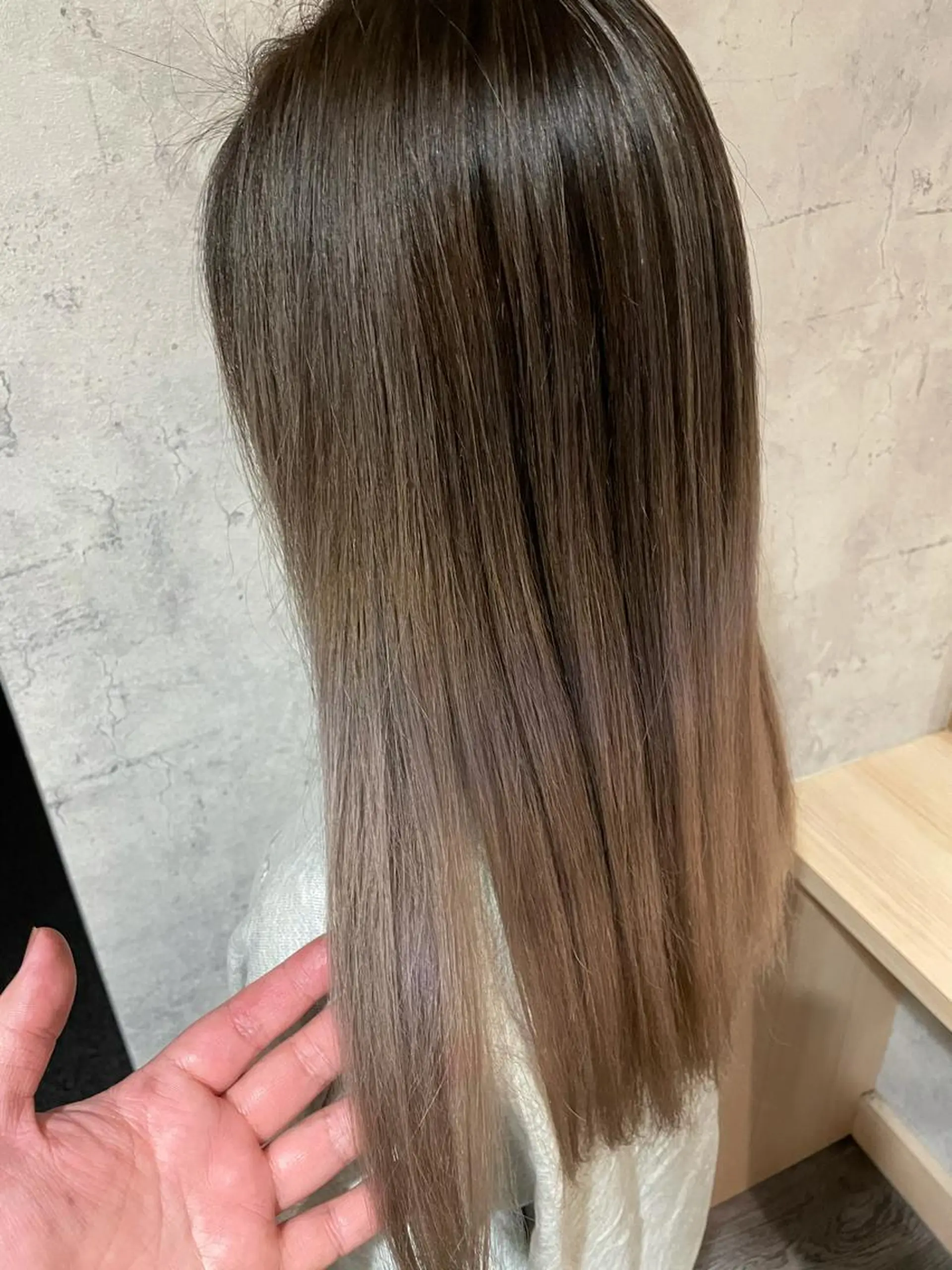 ロング カラー バレイヤージュ ブリーチ レイヤーカット ヘアカラー トリートメント エフェクトブリーチ エクステhiroのヘアスタイル