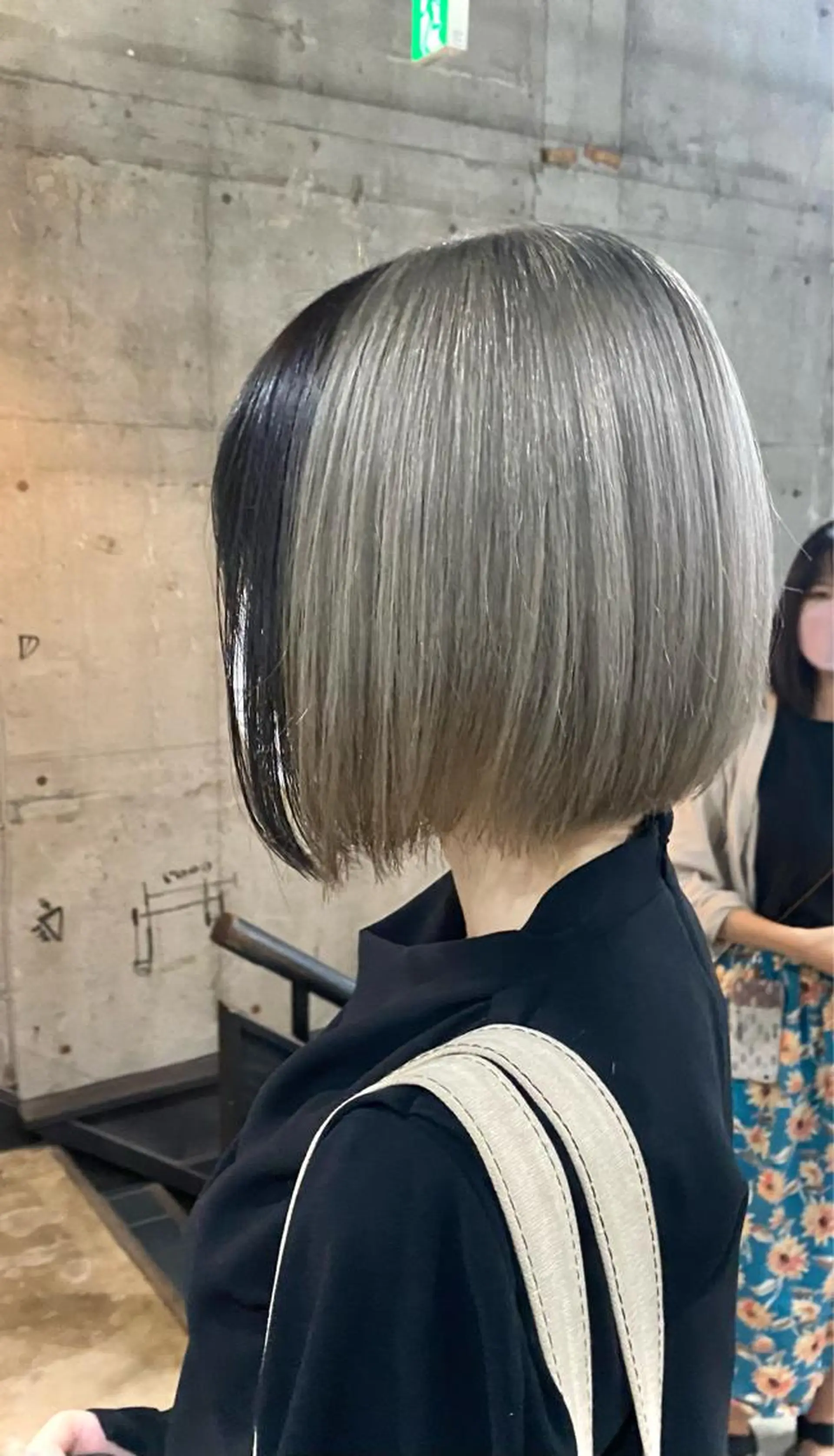 ショート カラー ヘアアレンジ 前下がりボブ 黒髪 ブルーカラー ブルーブラック シルバー カット ヘアカラー ［似合わせヘア］ ✂︎OGURO✂︎のヘアスタイル