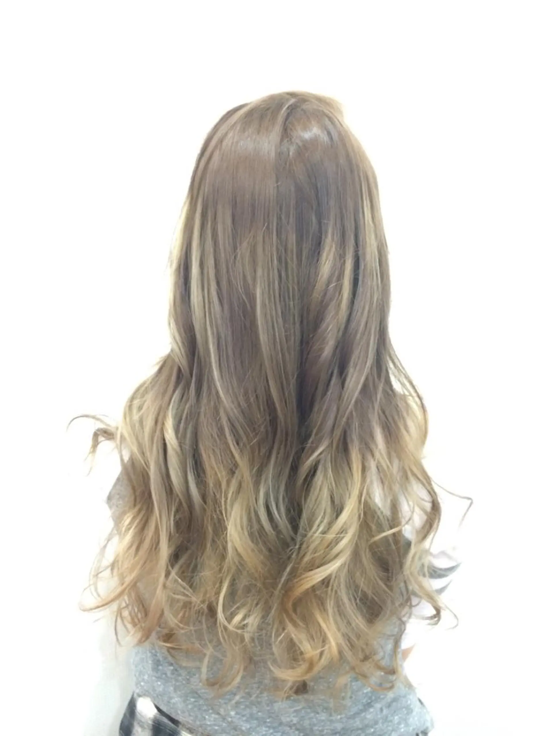 ロング ハイライト ヘアカラー Style Tのヘアスタイル