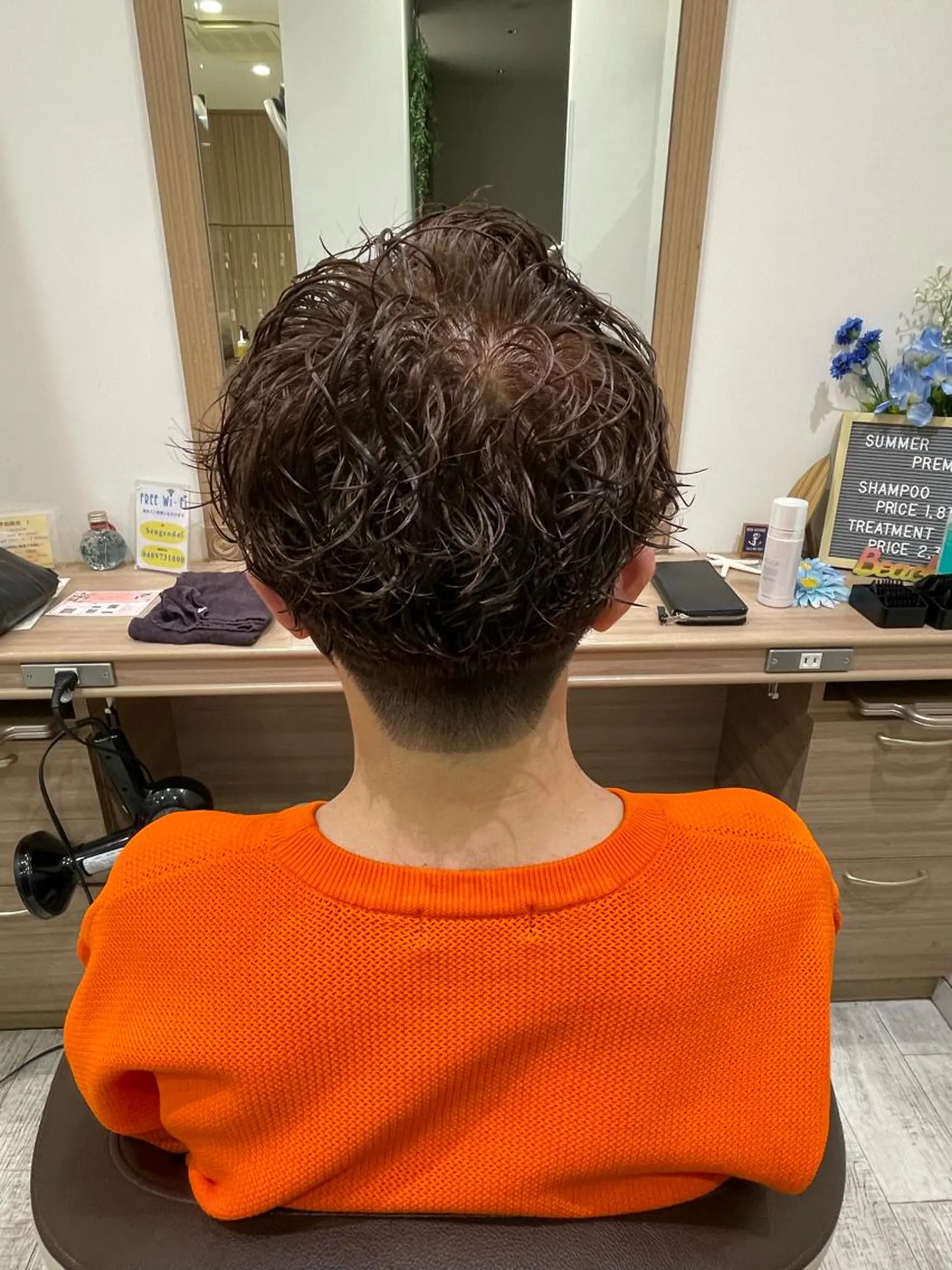 カラー パーマ メンズ メンズパーマ ブラウンカラー スパイラルパーマ カット 加藤 未歩のヘアスタイル