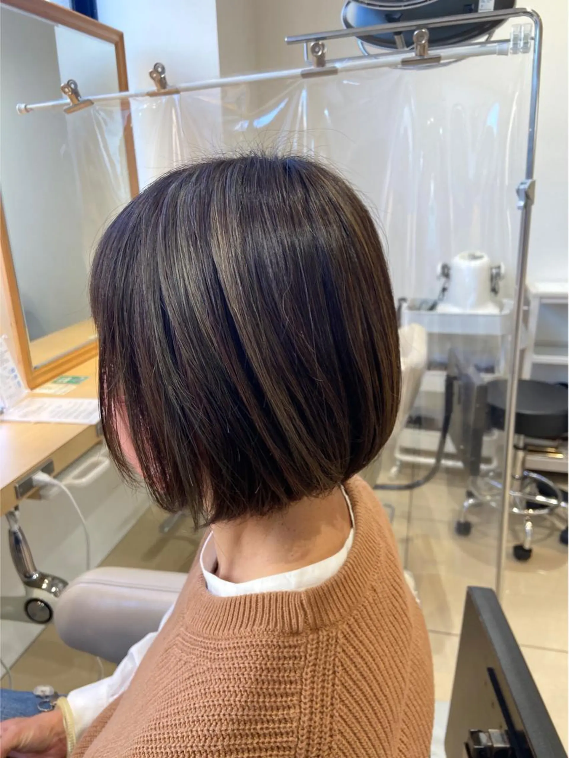 ミディアム ハイライト 30代からの大人 ショートのヘアスタイル