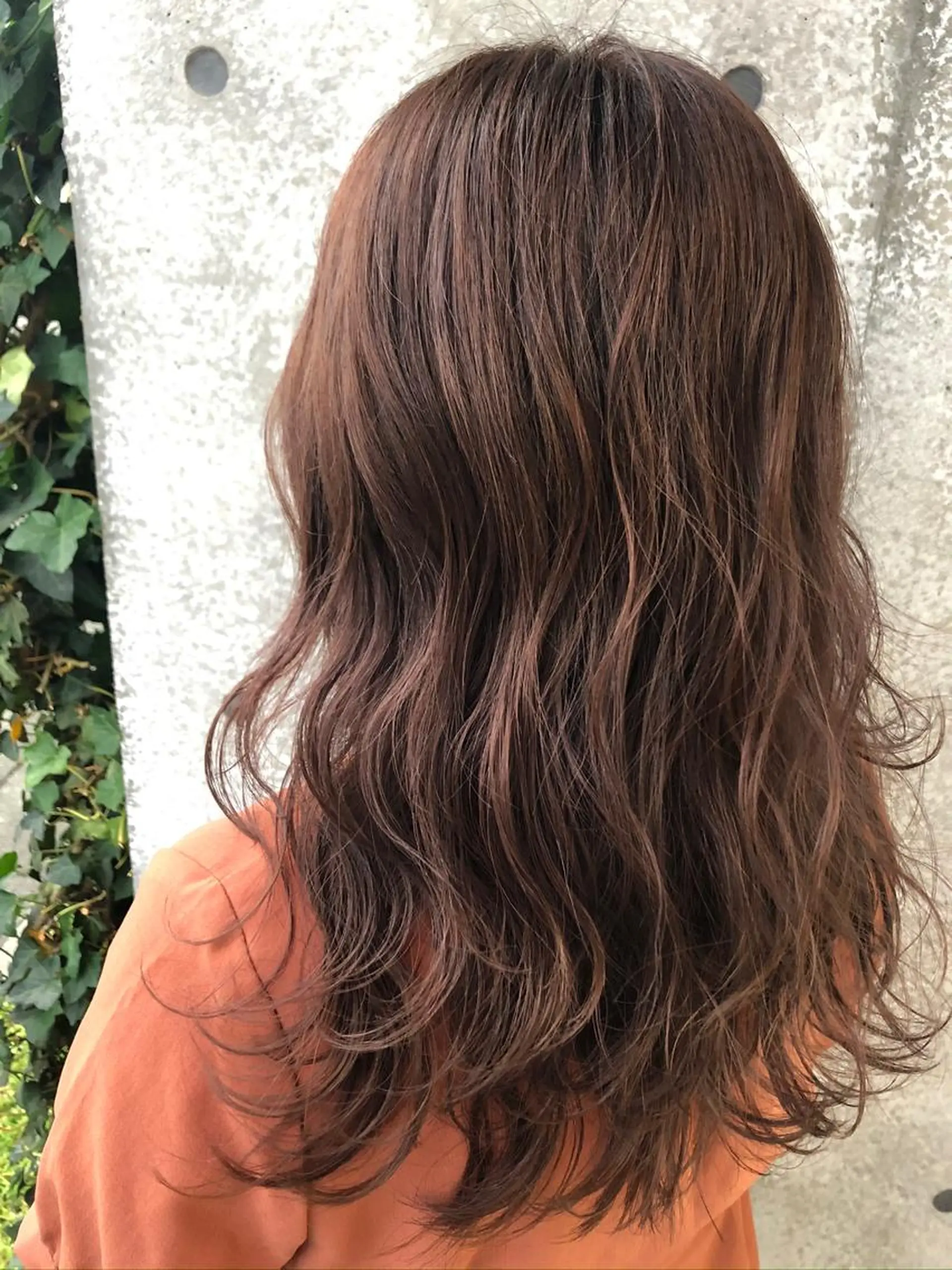 セミロング カラー カット ヘアカラー エクステ／インナー カラー 礒野朱里のヘアスタイル