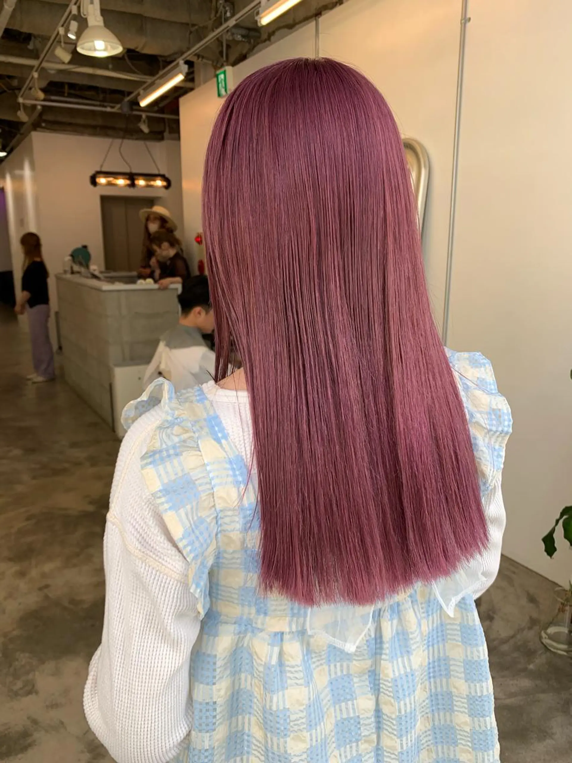 ロング カラー ブリーチ ピンクカラー 小森 祐希のヘアスタイル