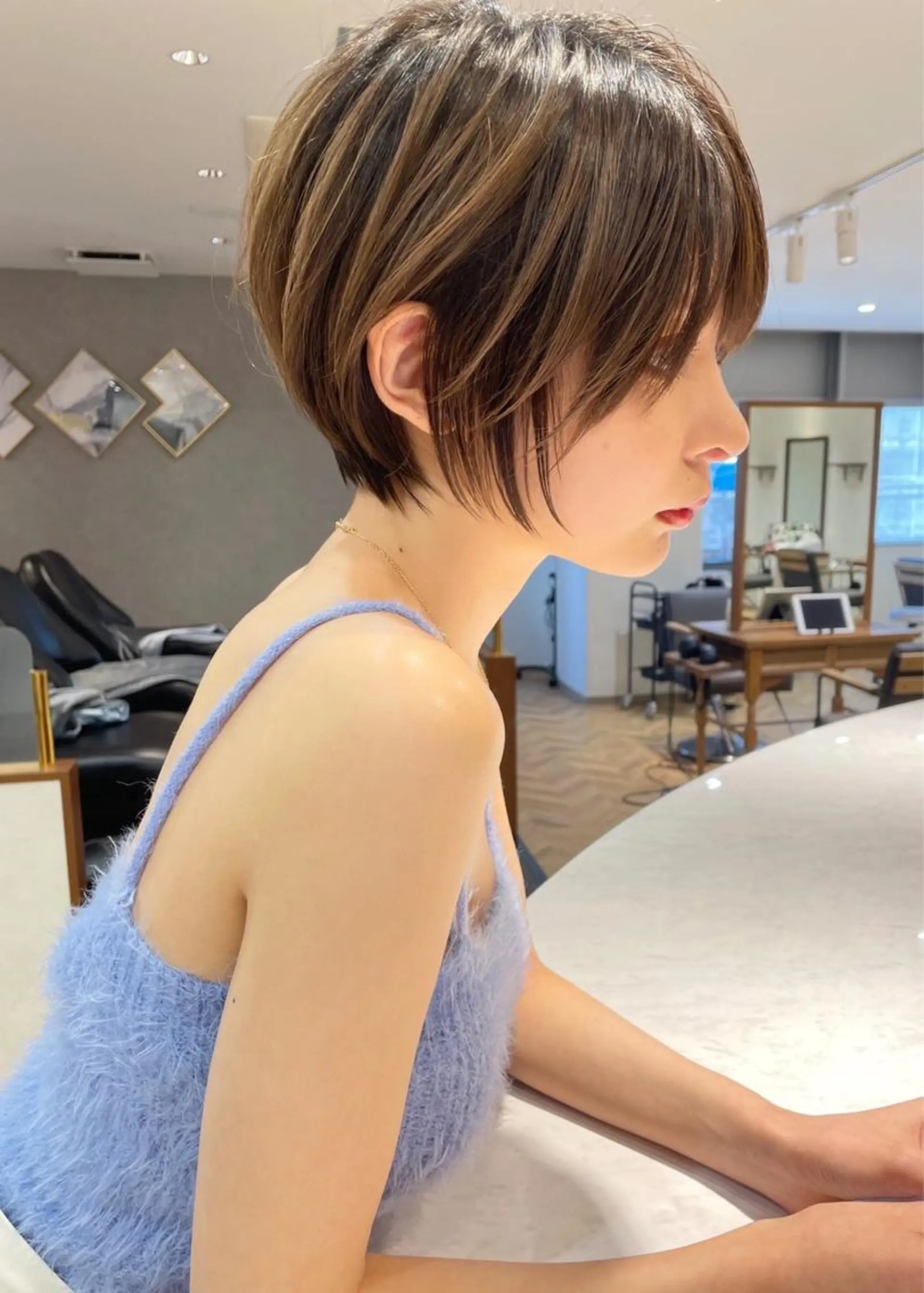 ショート ショートボブ ボブ 顔周りカット ショートヘア 小顔カット カット ヘアカラー トリートメント 💛ハイトーン× カット LEON🩶のヘアスタイル