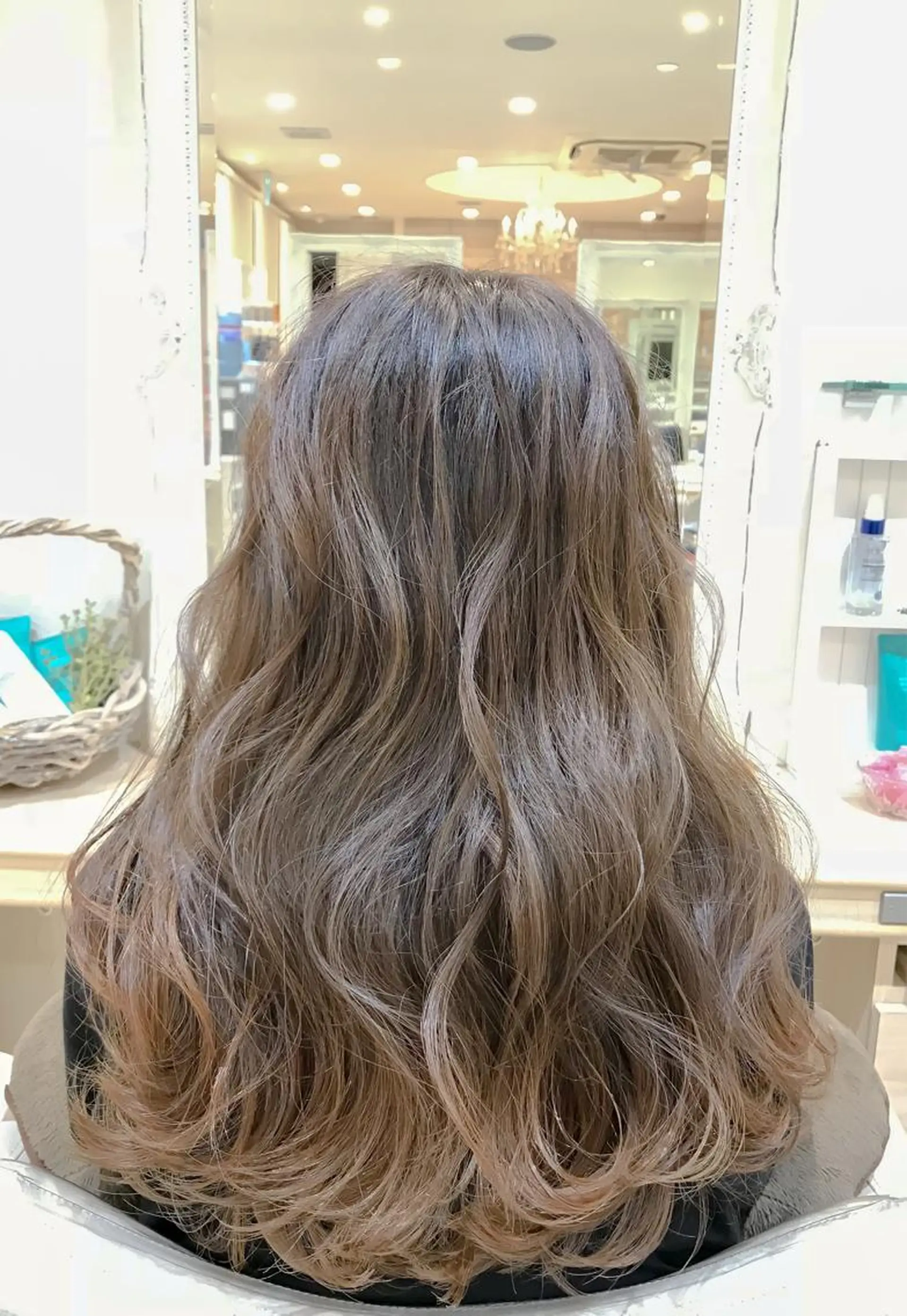 カラー グラデーションカラー ハイライトカラー イルミナカラー 内田 敦士のヘアスタイル