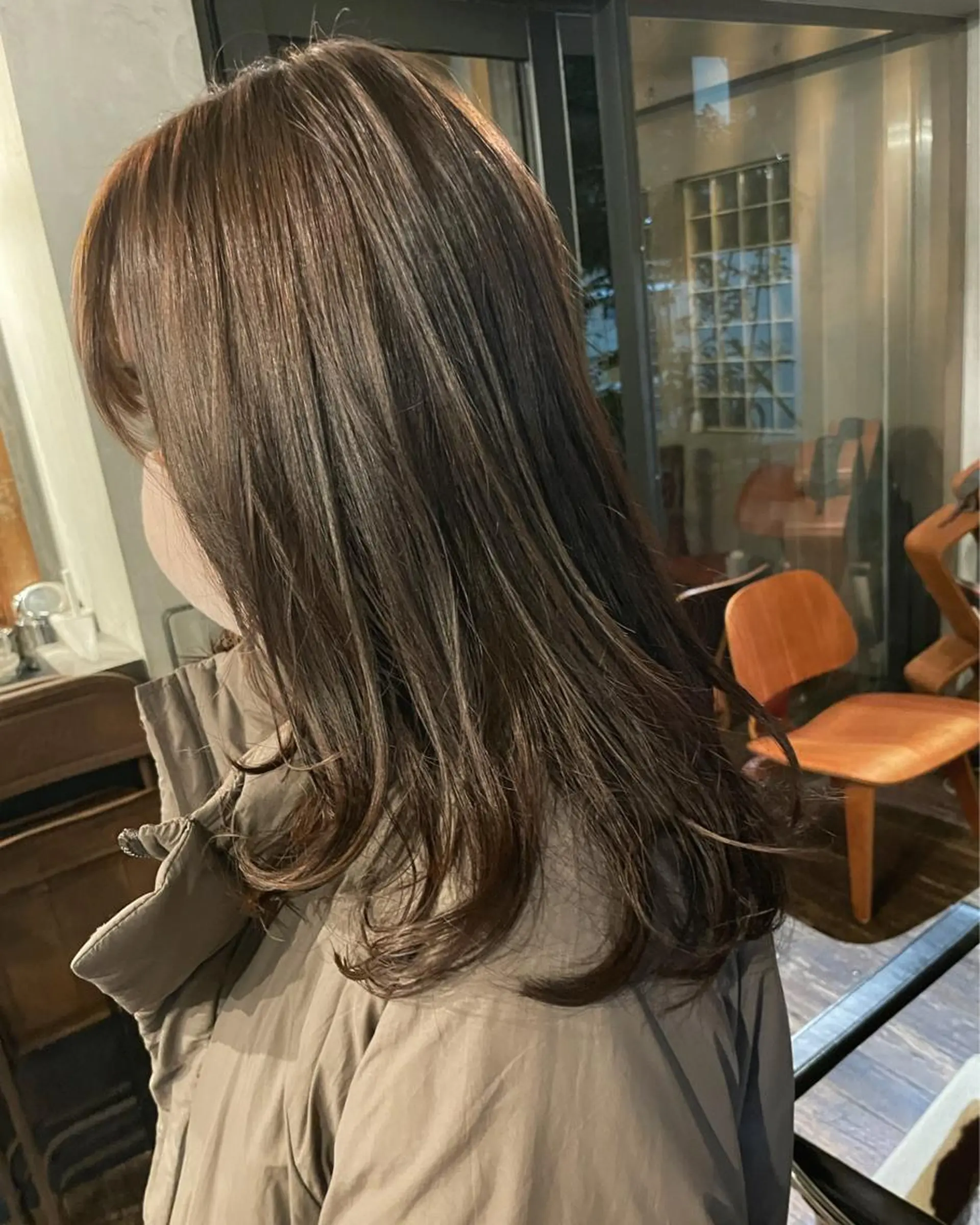 セミロング カラー グレージュ シアーグレージュ 國井 廉のヘアスタイル
