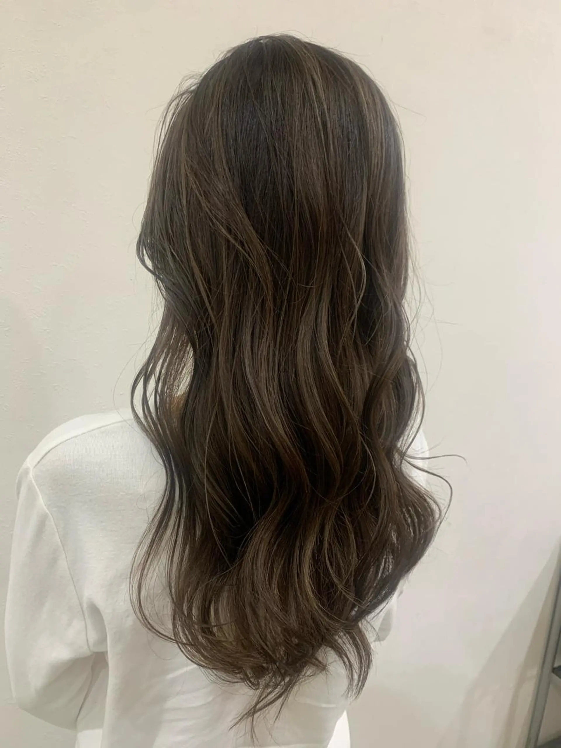 カラー SALOWIN    銀座RAY 2所属・yamashika honokaのヘアスタイル