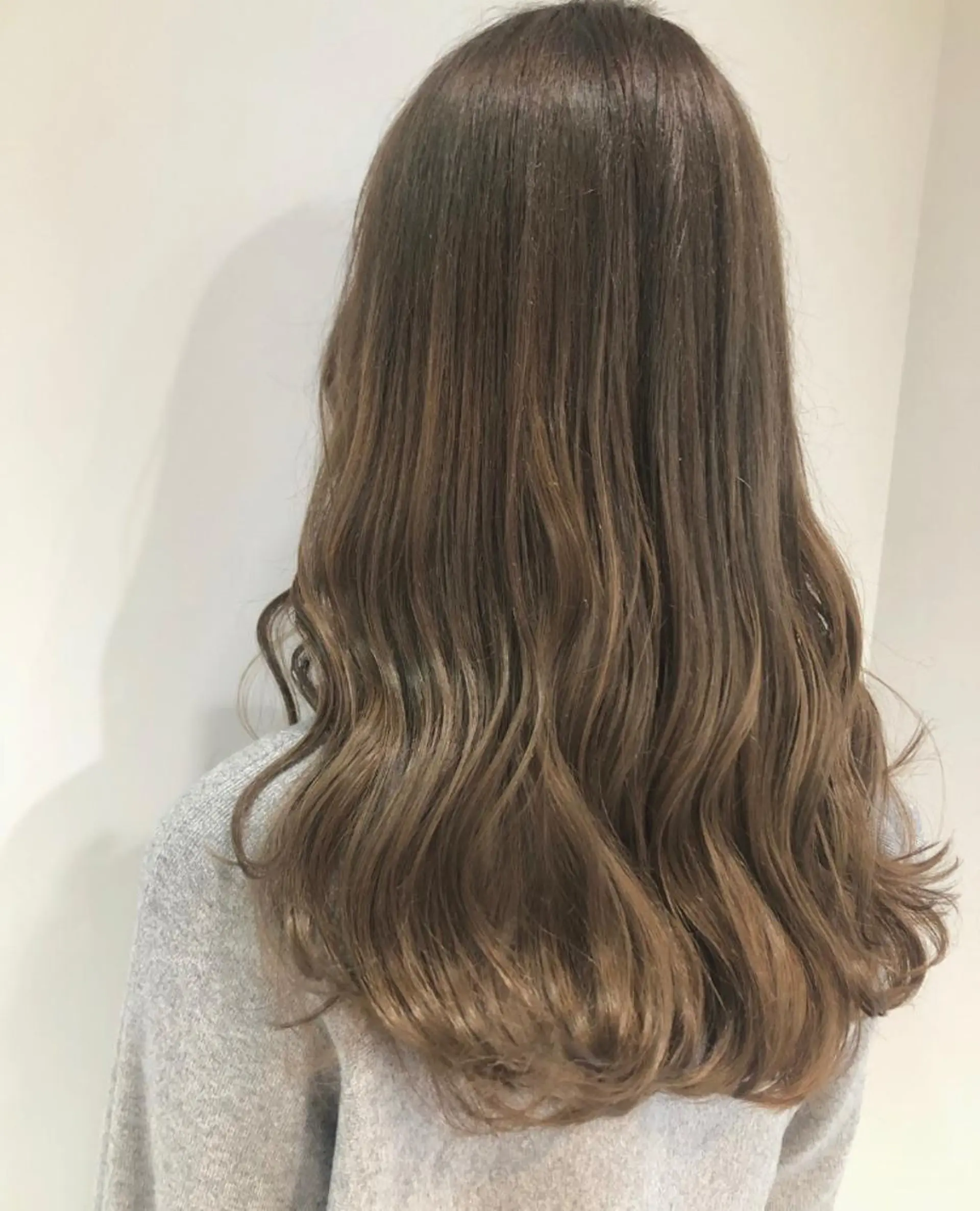 ロング カラー ベージュカラー ブリーチ ミルクティーベージュ カット ヘアカラー トリートメント scene.池袋所属・scene. haraのヘアスタイル