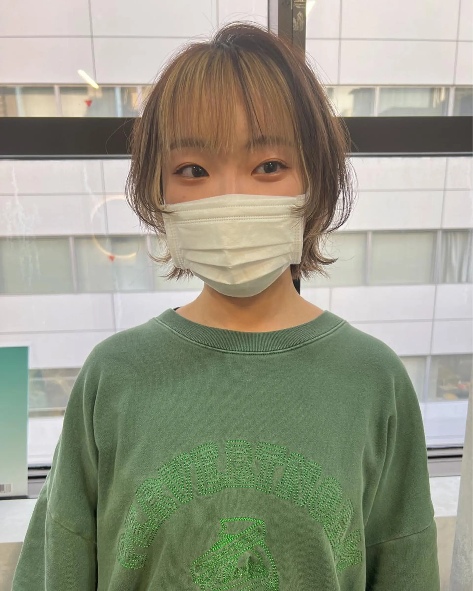 ミディアム ブリーチ/ウルフ ハッシュカット/石山のヘアスタイル