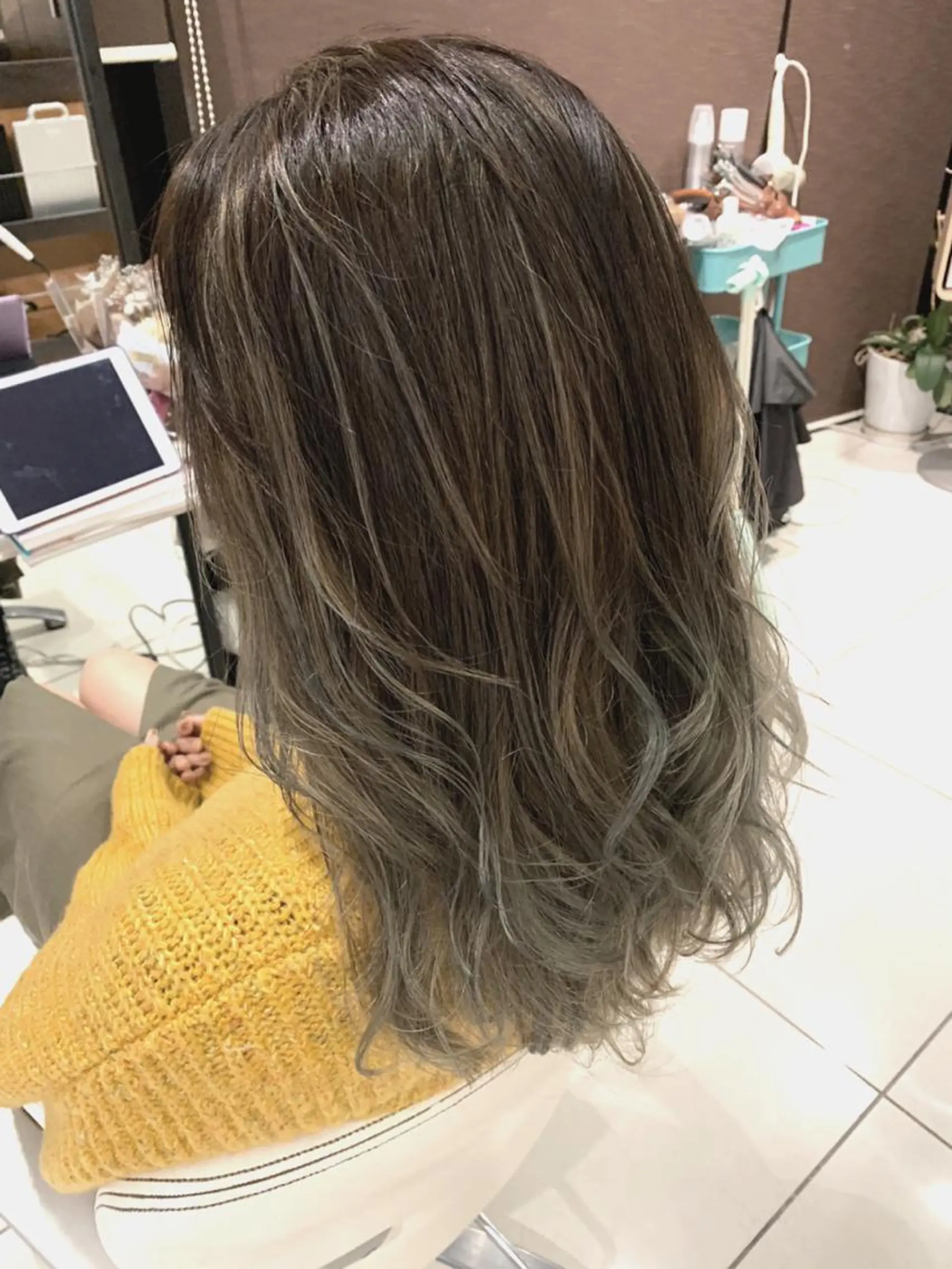 セミロング カラー ヘアアレンジ バレイヤージュ ブリーチ ケアブリーチ グラデーションカラー レイヤーカット Merci メルシー 福岡、今泉のヘアスタイル