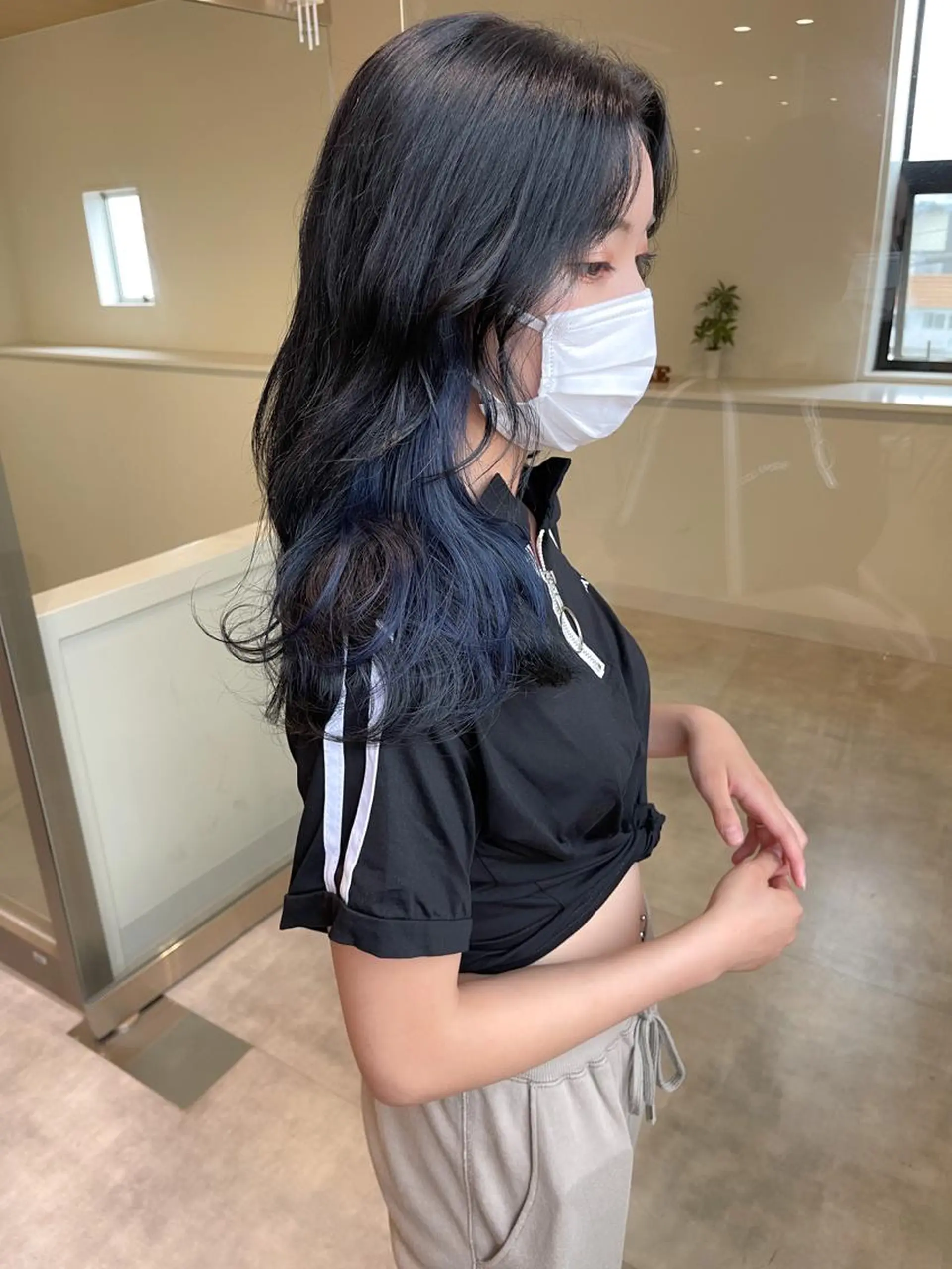 ミディアム Maison所属・清水 亮太／赤み消しカラーのヘアスタイル