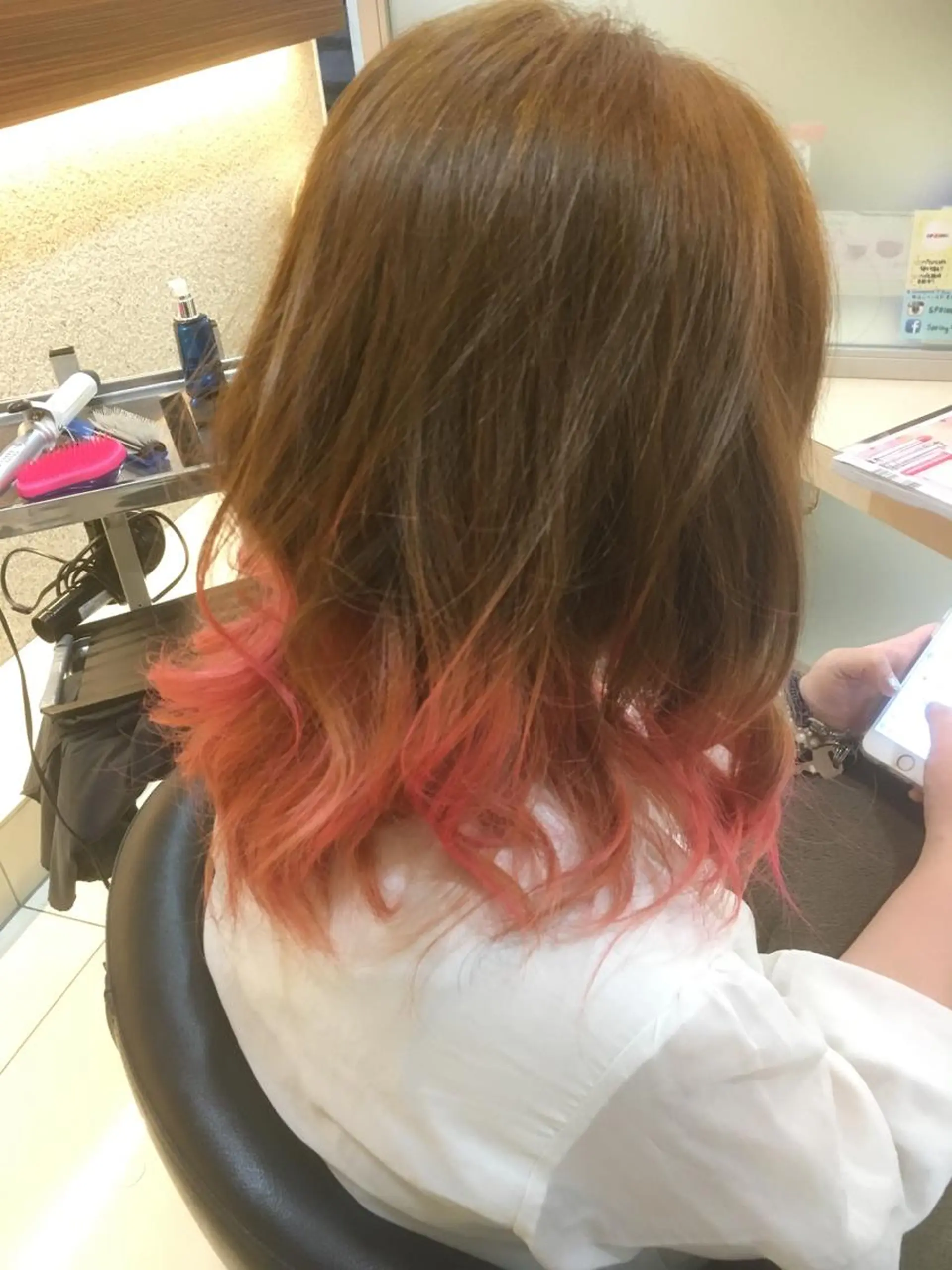 ミディアム セミロング カラー ブリーチ グラデーションカラー ピンクカラー 永井 大希のヘアスタイル