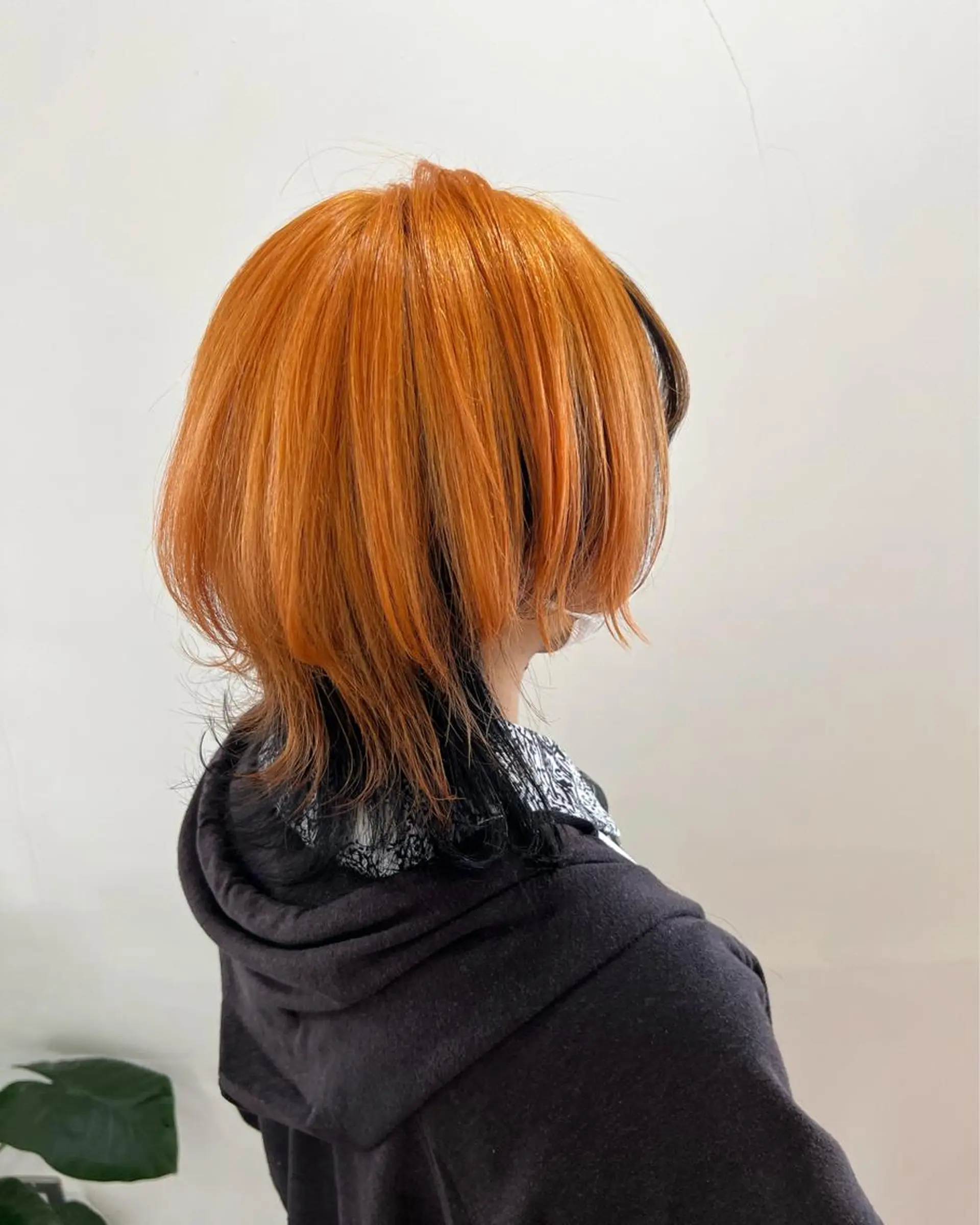 ミディアム カラー 黒髪 オレンジ ウルフカット カット ヘアカラー フラム所属・WATANABE MISAKIのヘアスタイル