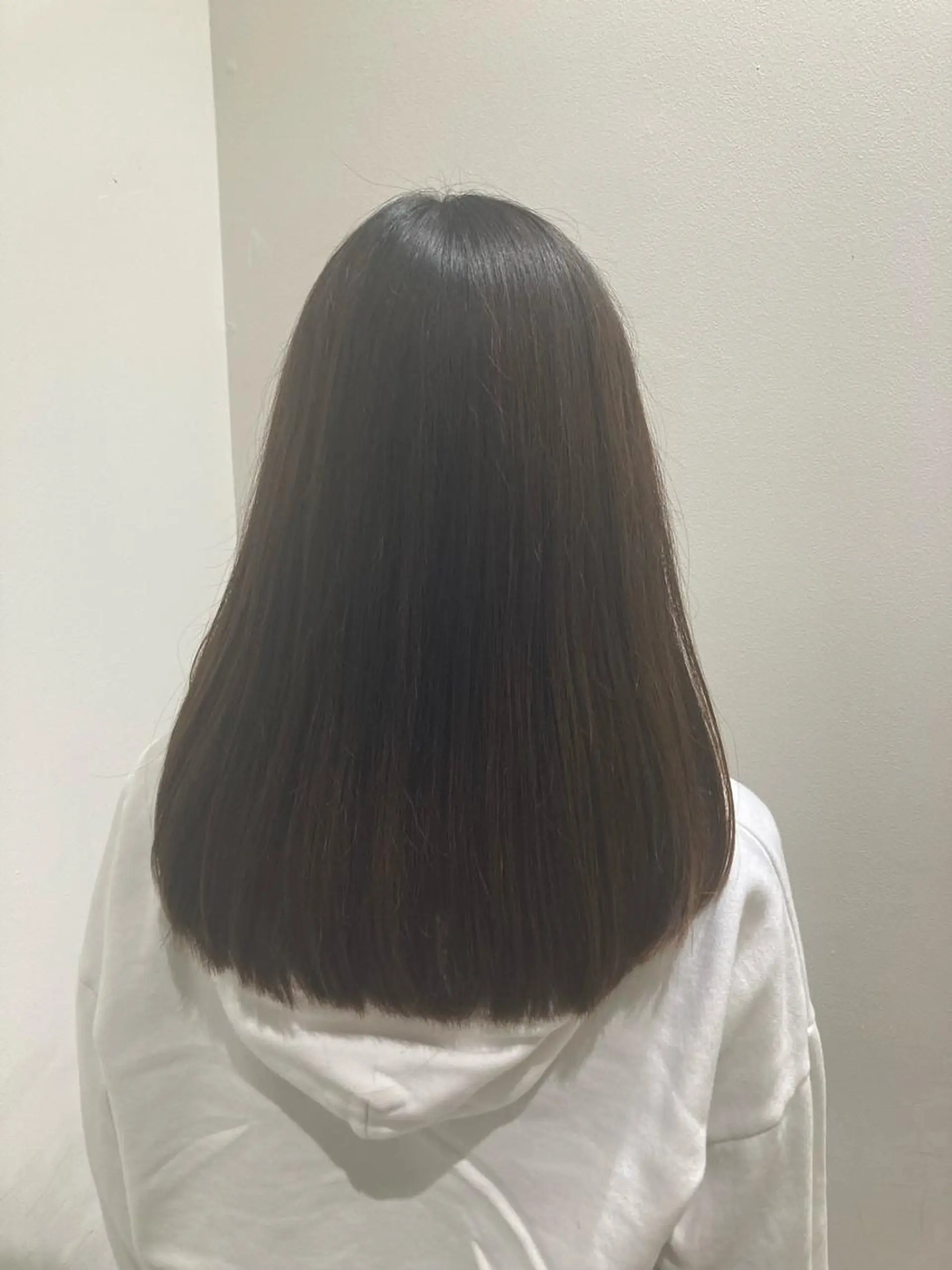 ミディアム カット 折本 沙織のヘアスタイル